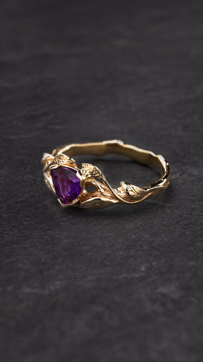 Yellow gold branch ring with vivid purple amethyst / Clematis - Eden Garden Jewelry™