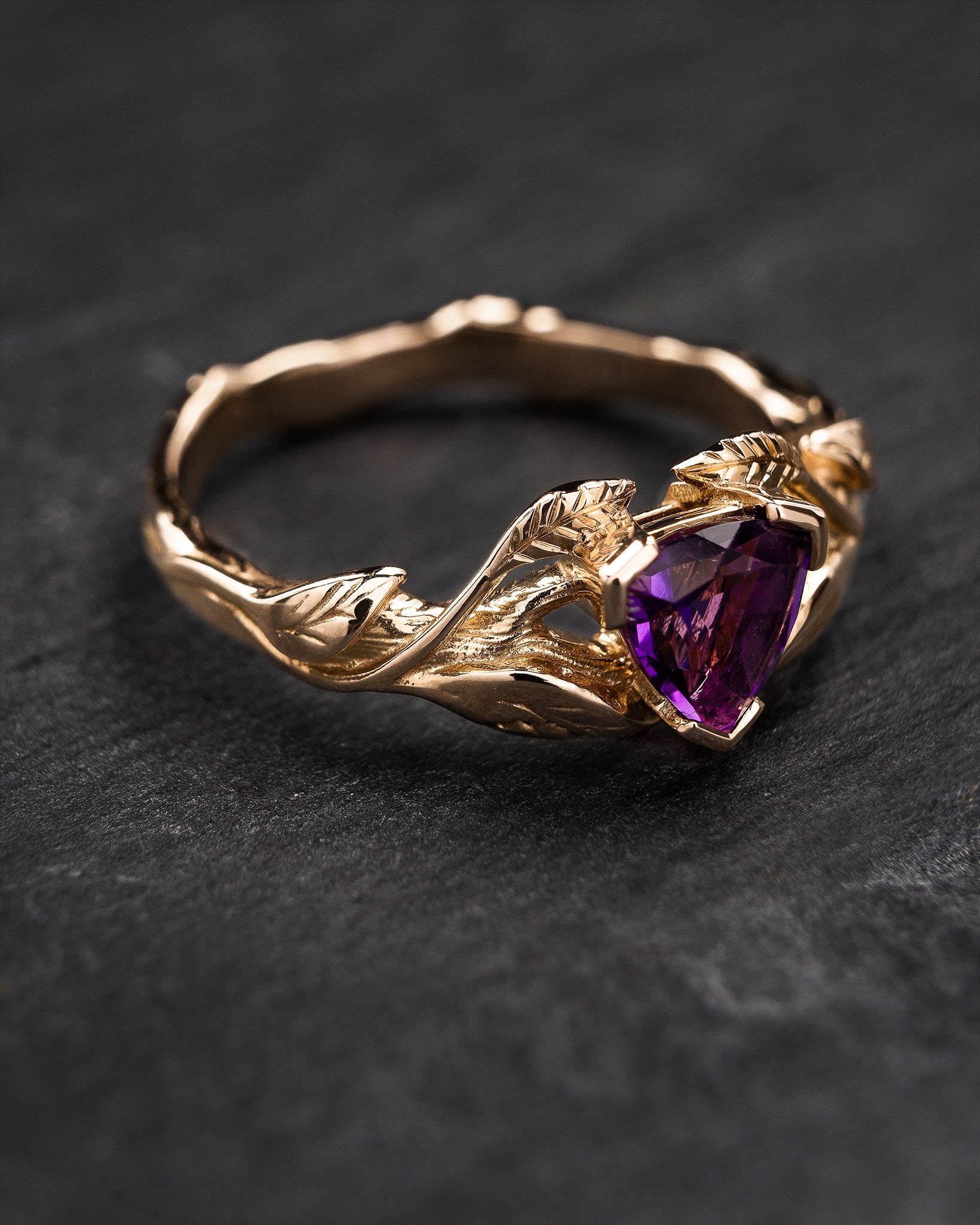 Yellow gold branch ring with vivid purple amethyst / Clematis - Eden Garden Jewelry™