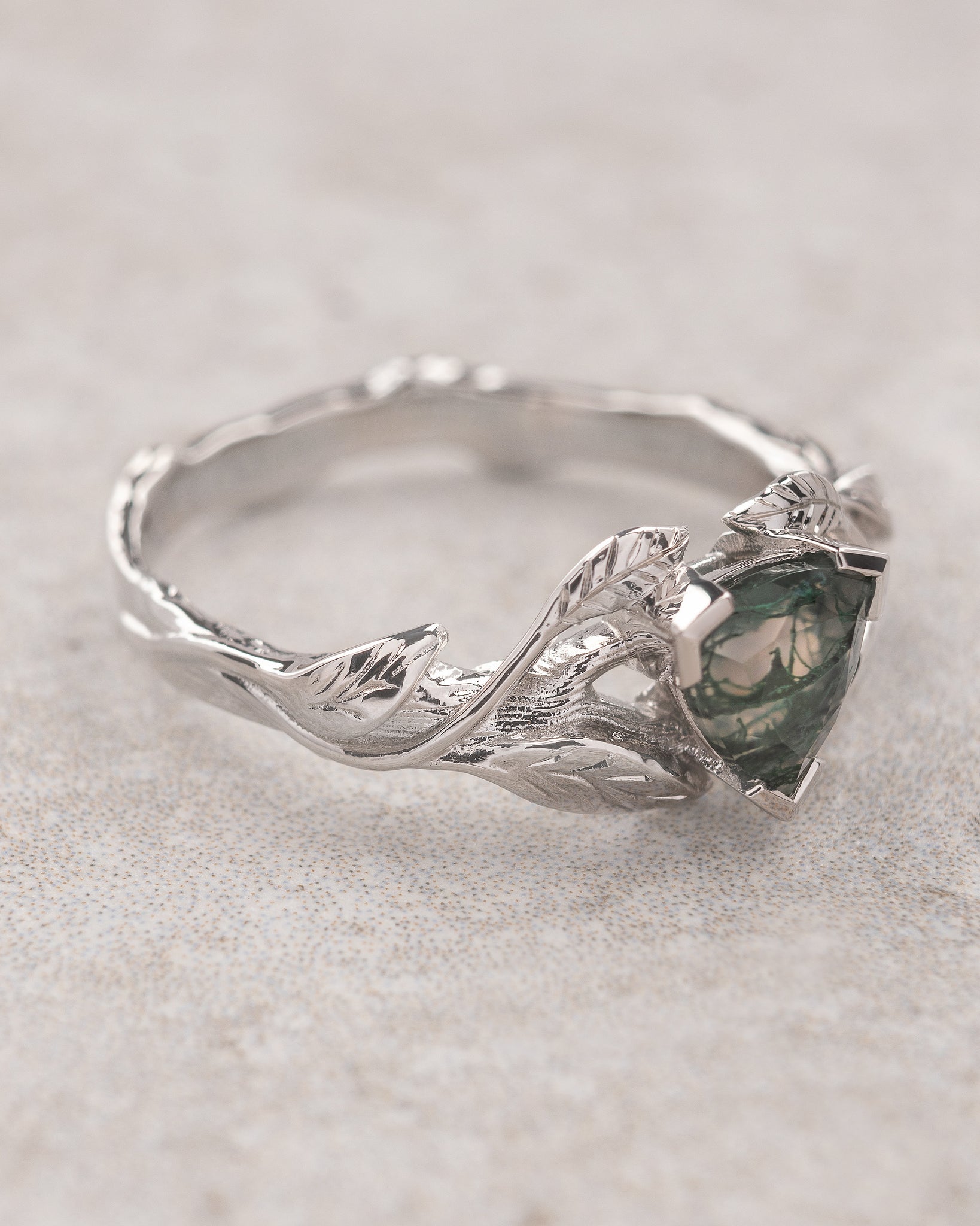 Trillion cut moss agate ring / Clematis