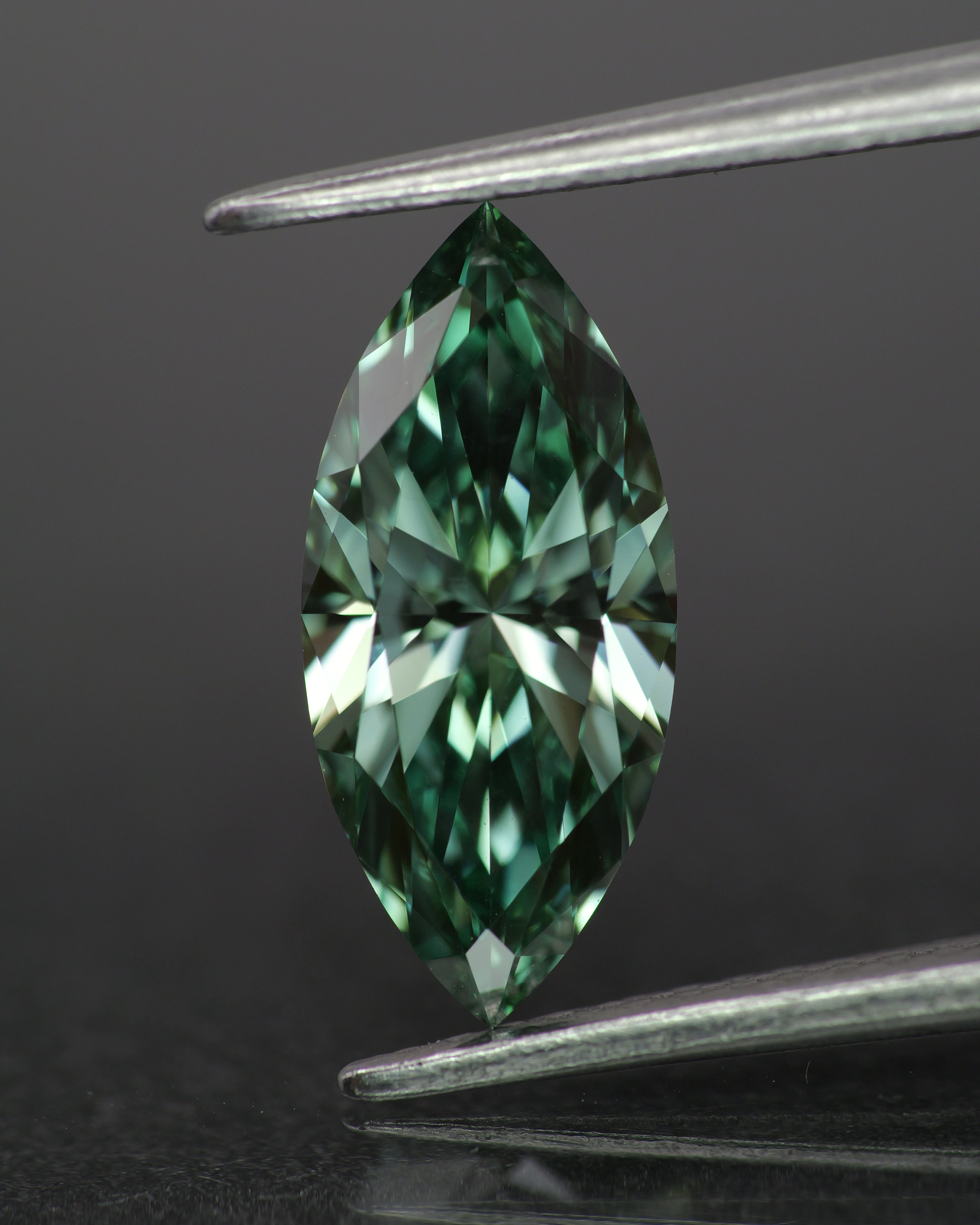 Lab grown diamond | IGI certified | marquise-cut, *13x6mm, Fancy vivid green color, VS1, 1.51ct - Eden Garden Jewelry™