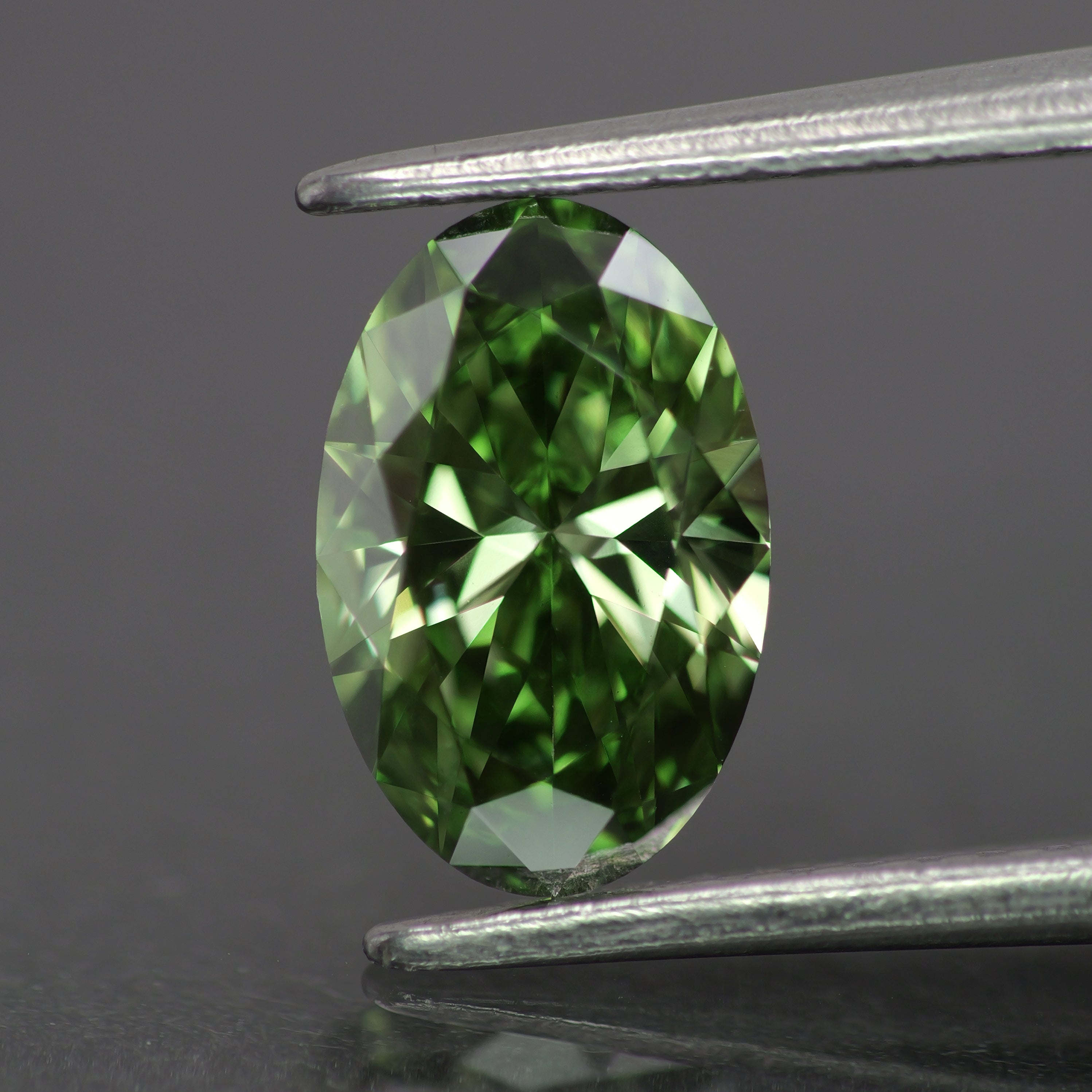 Lab grown diamond | IGI certified | oval-cut, *9x7mm, Fancy vivid green color, VS1, 1ct - Eden Garden Jewelry™