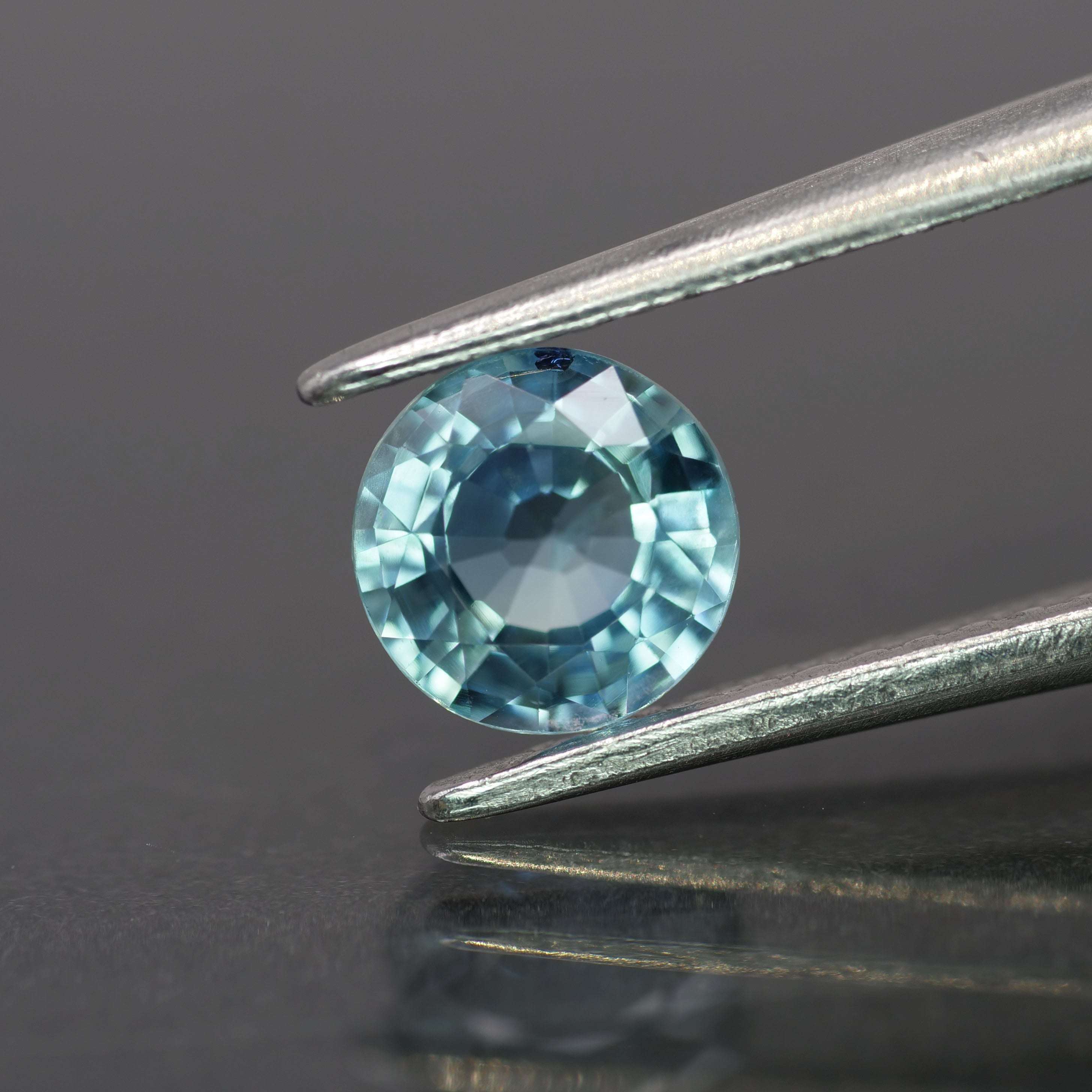 Sapphire | natural, light blue color, round-cut, 5.5mm, 0.7ct - Eden Garden Jewelry™