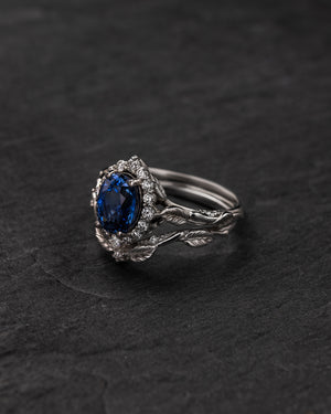 Nature inspired bridal ring set with natural blue sapphire and diamonds / Florentina