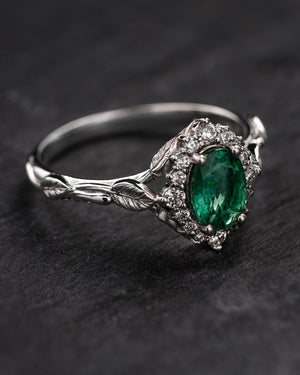 Faerie bridal ring set with natural emerald and diamond halo / Florentina