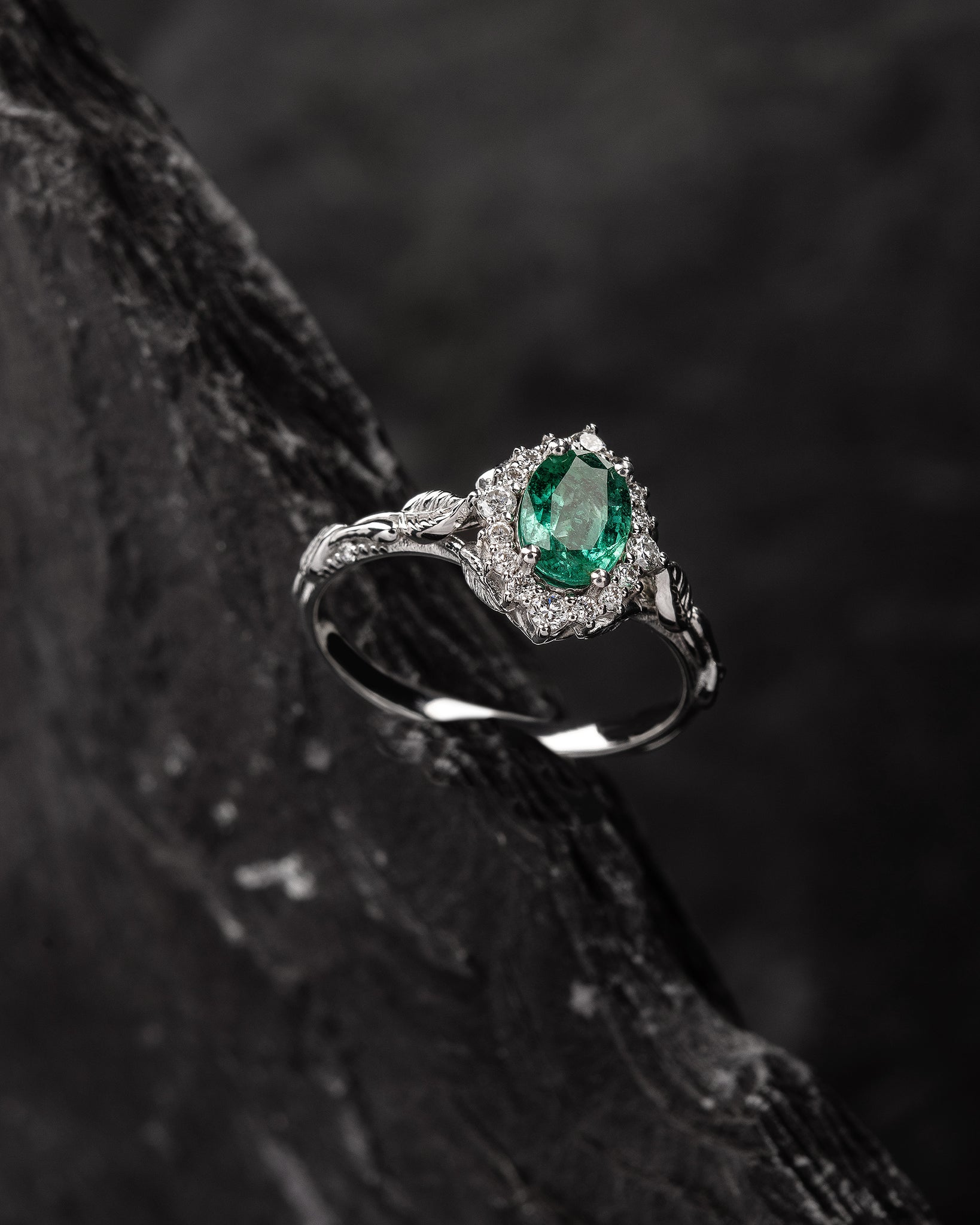 Faerie bridal ring set with natural emerald and diamond halo / Florentina