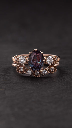 Romantic bridal ring set with colour changing alexandrite and diamonds / Fiorella - Eden Garden Jewelry™