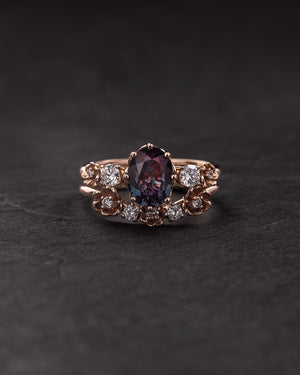 Romantic bridal ring set with colour changing alexandrite and diamonds / Fiorella