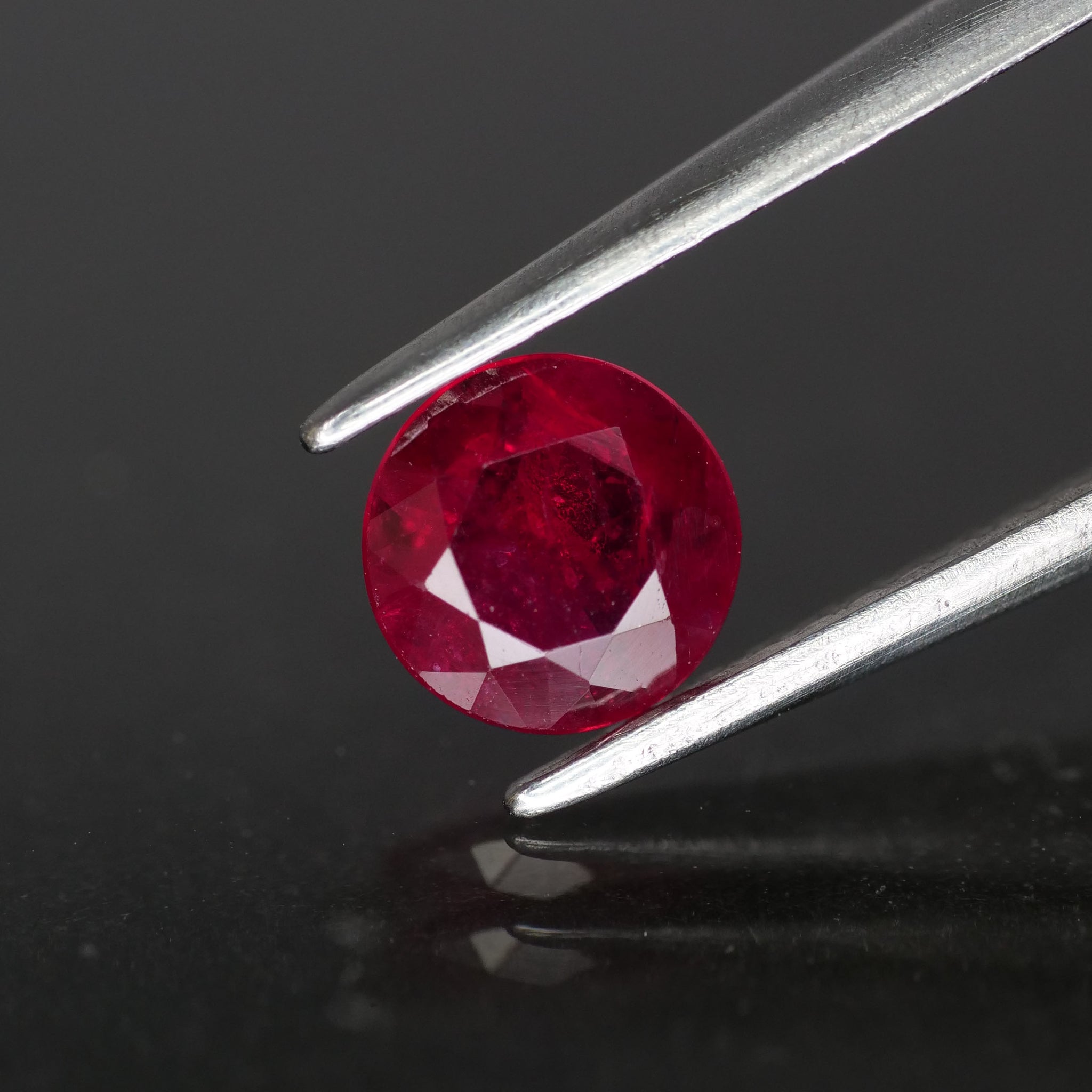 Ruby | IGI certified | natural, round cut 5.5 mm, *0.55 ct - Eden Garden Jewelry™