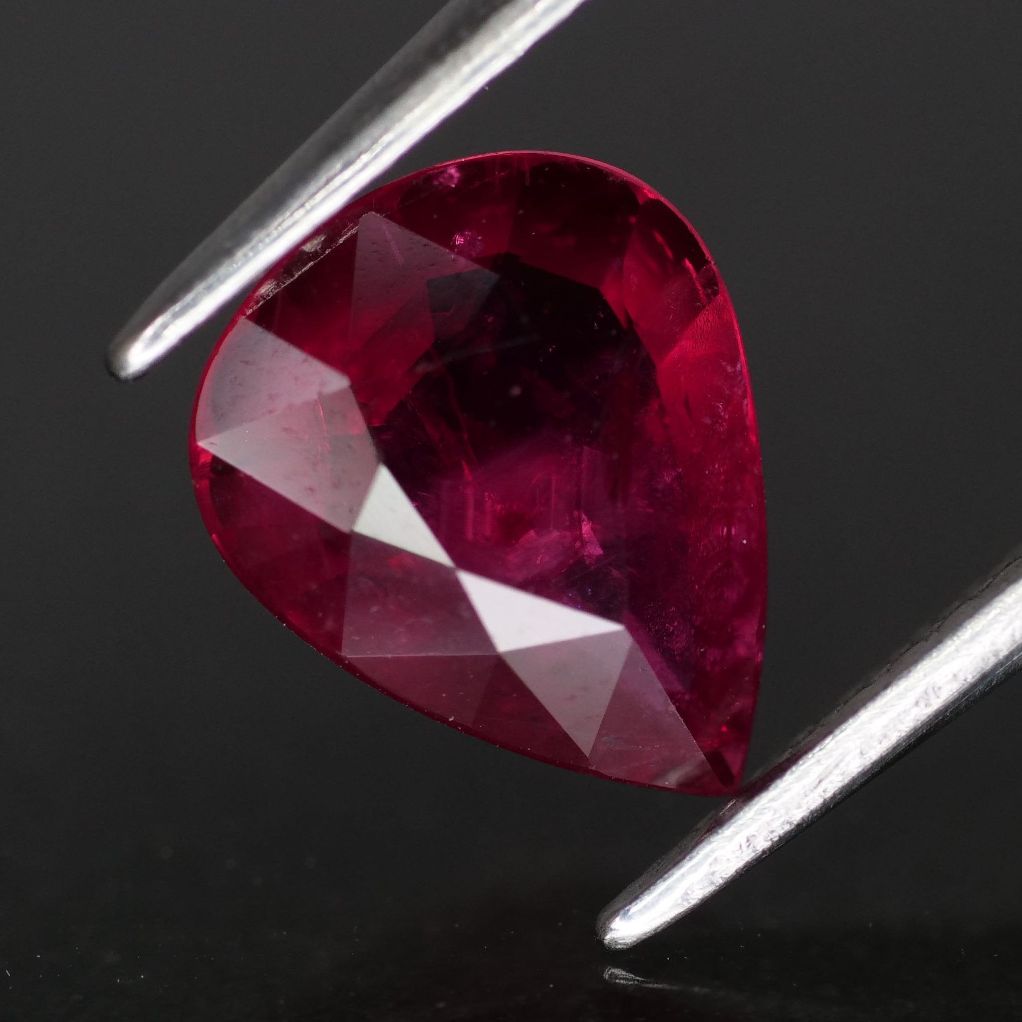 Ruby | IGI certified | natural, oval cut *8x7 mm, *1.4 ct - Eden Garden Jewelry™
