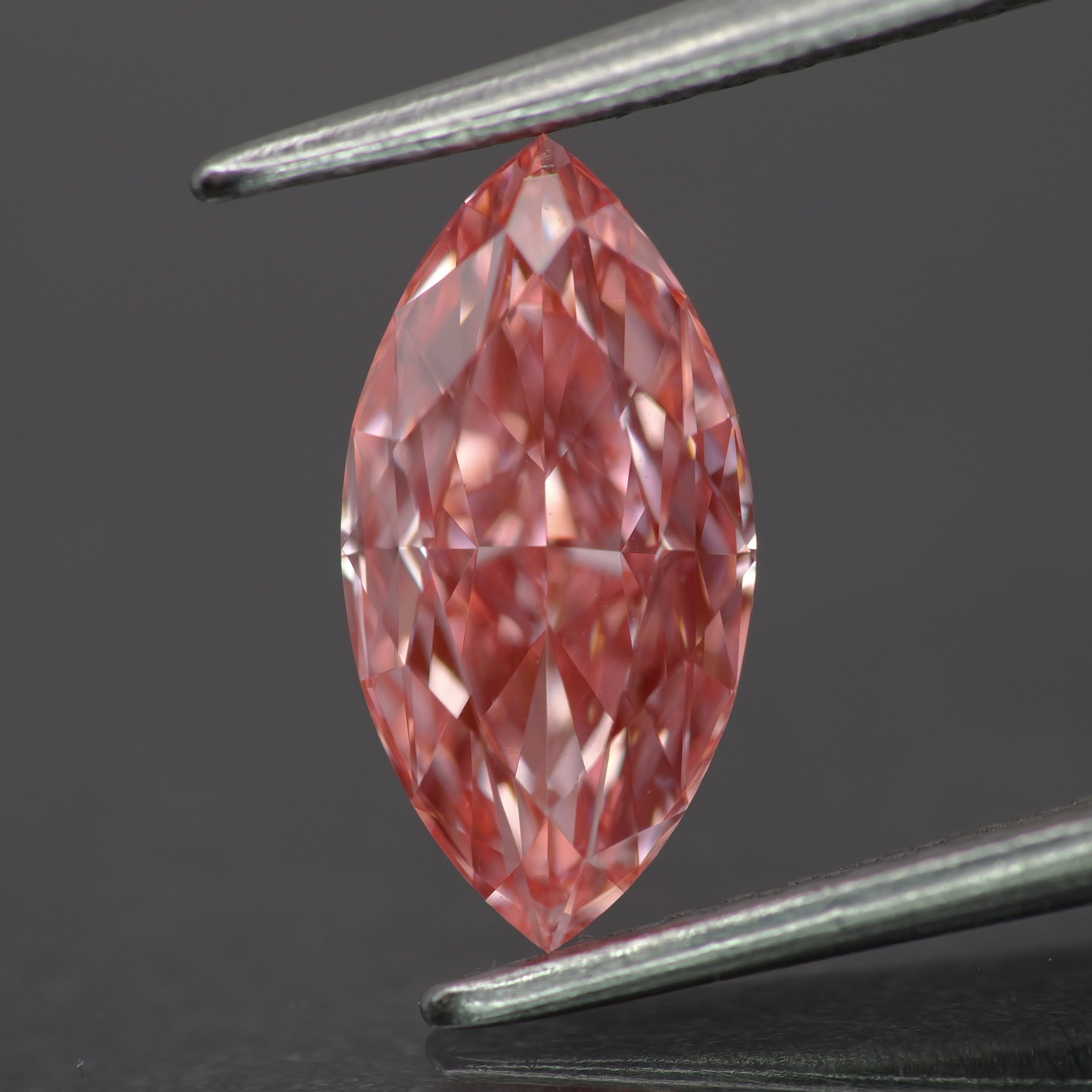 Lab grown diamond | IGI certified | marquise-cut, *10x5mm, Fancy vivid pink color, VVS2, *1ct - Eden Garden Jewelry™