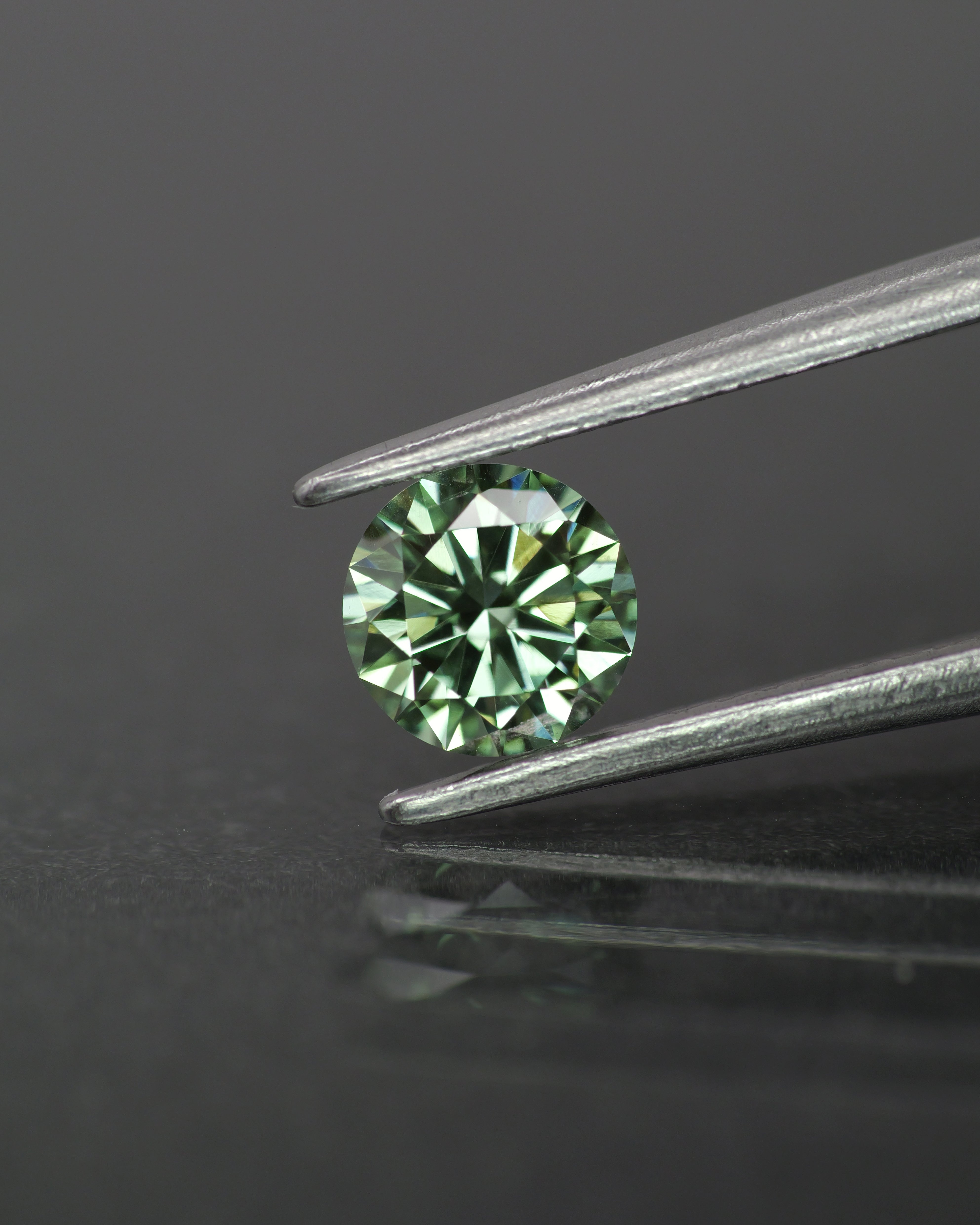 Lab grown diamond | IGI certified | round-cut, 5mm, Fancy vivid green color, VS2, *0.5ct - Eden Garden Jewelry™