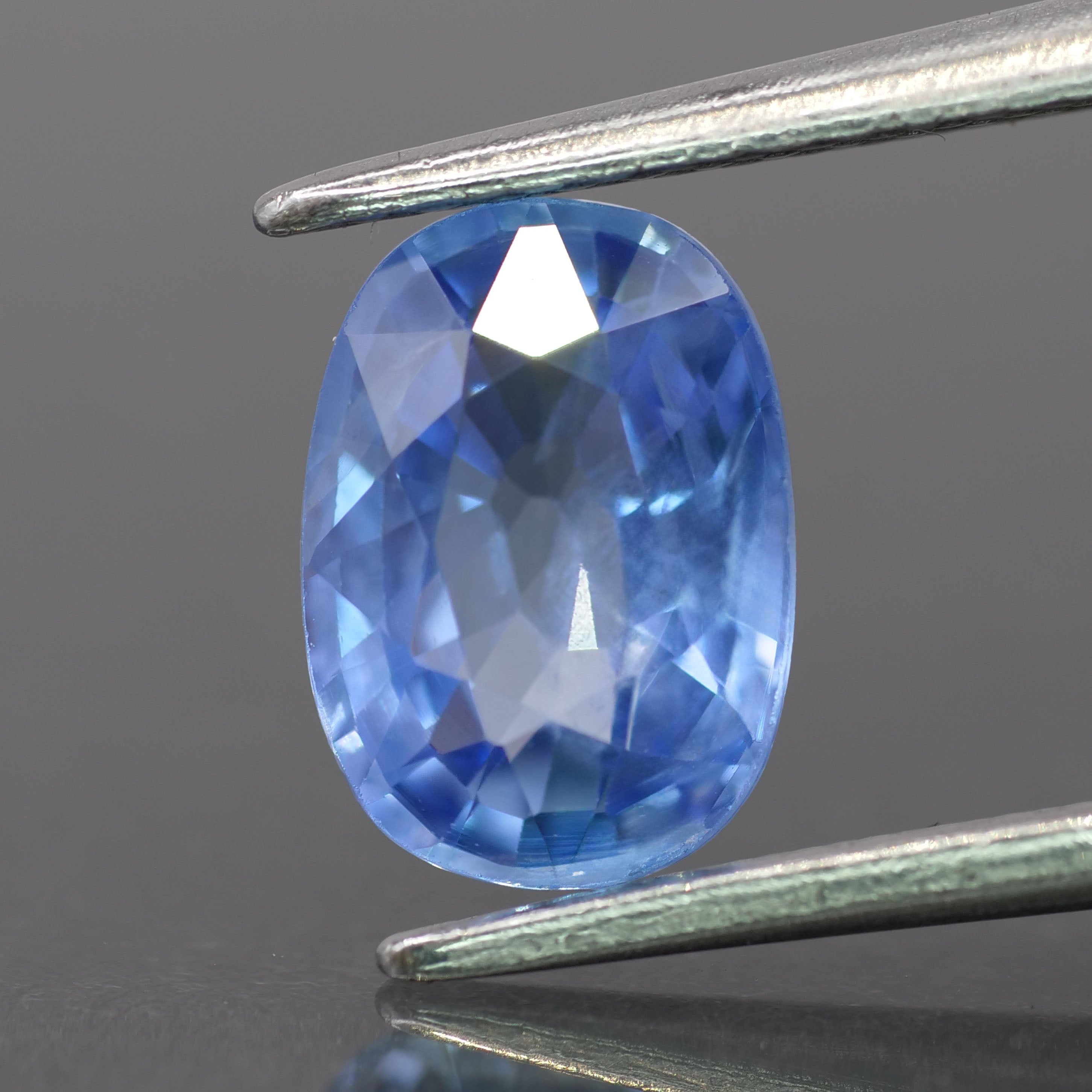Sapphire | natural, light blue color, oval-cut, *8x6mm, 1.5ct - Eden Garden Jewelry™
