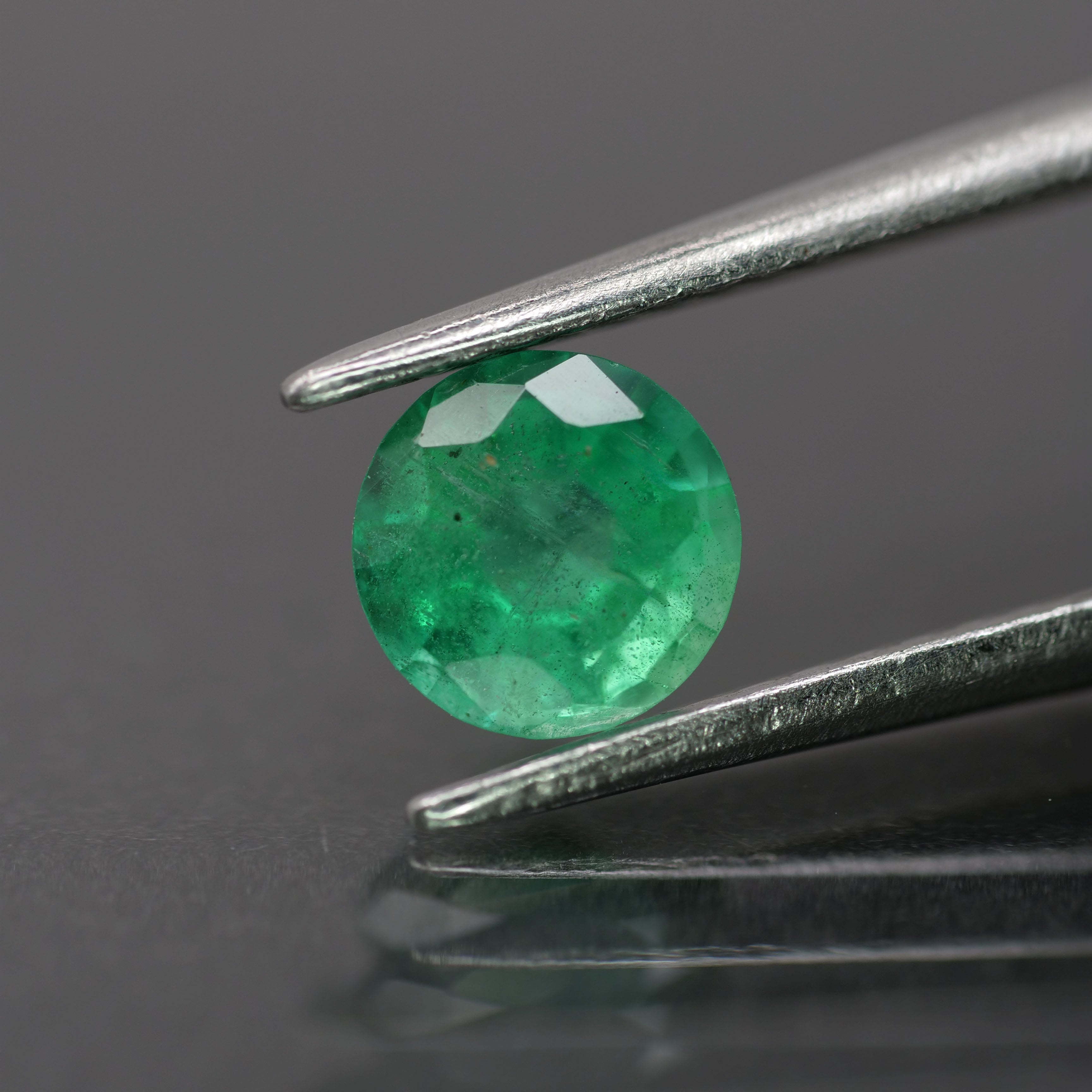 Emerald | natural, green color, round-cut, *5.5mm, 0.6ct - Eden Garden Jewelry™