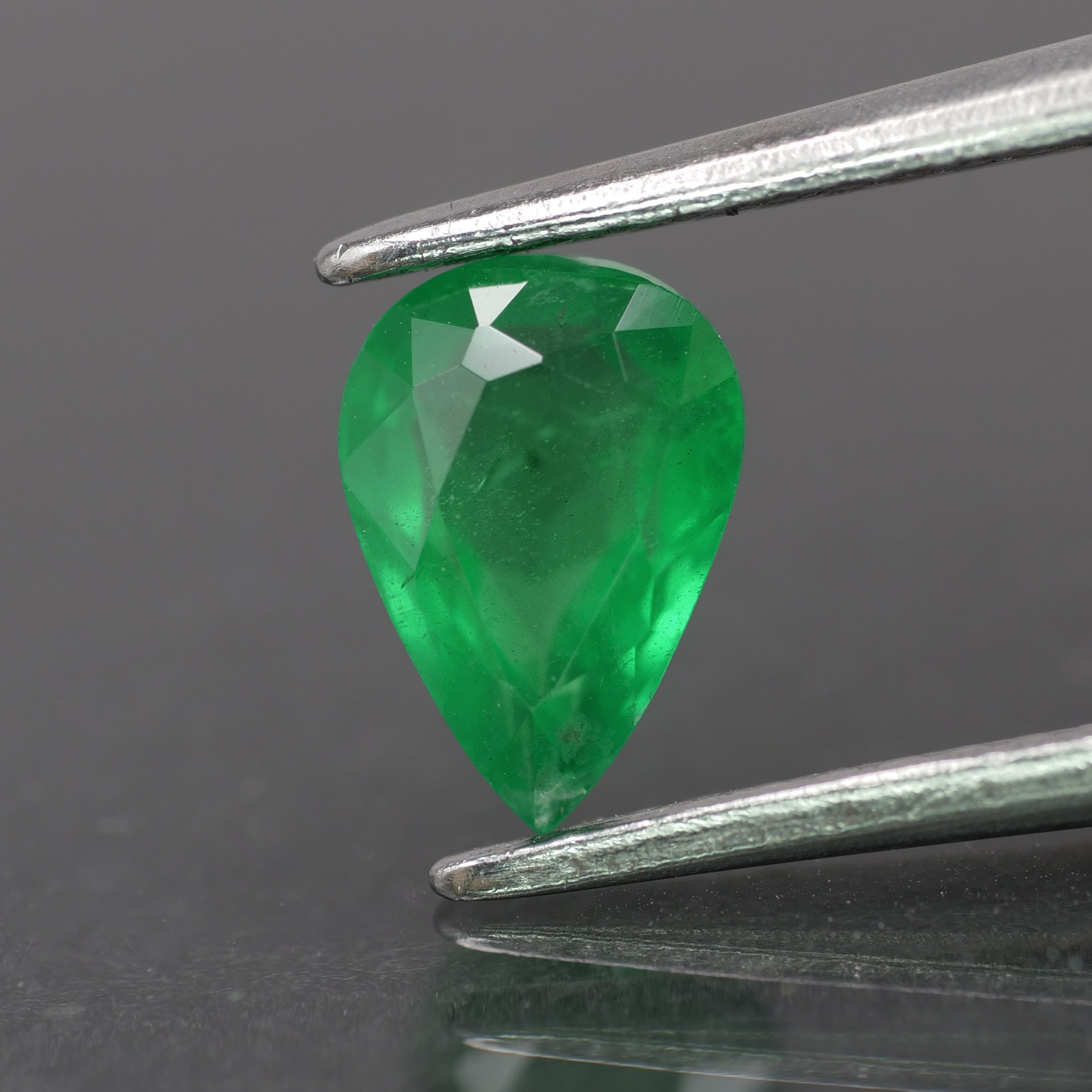 Emerald | natural, green color, pear-cut, 7x5mm, *0.7ct - Eden Garden Jewelry™