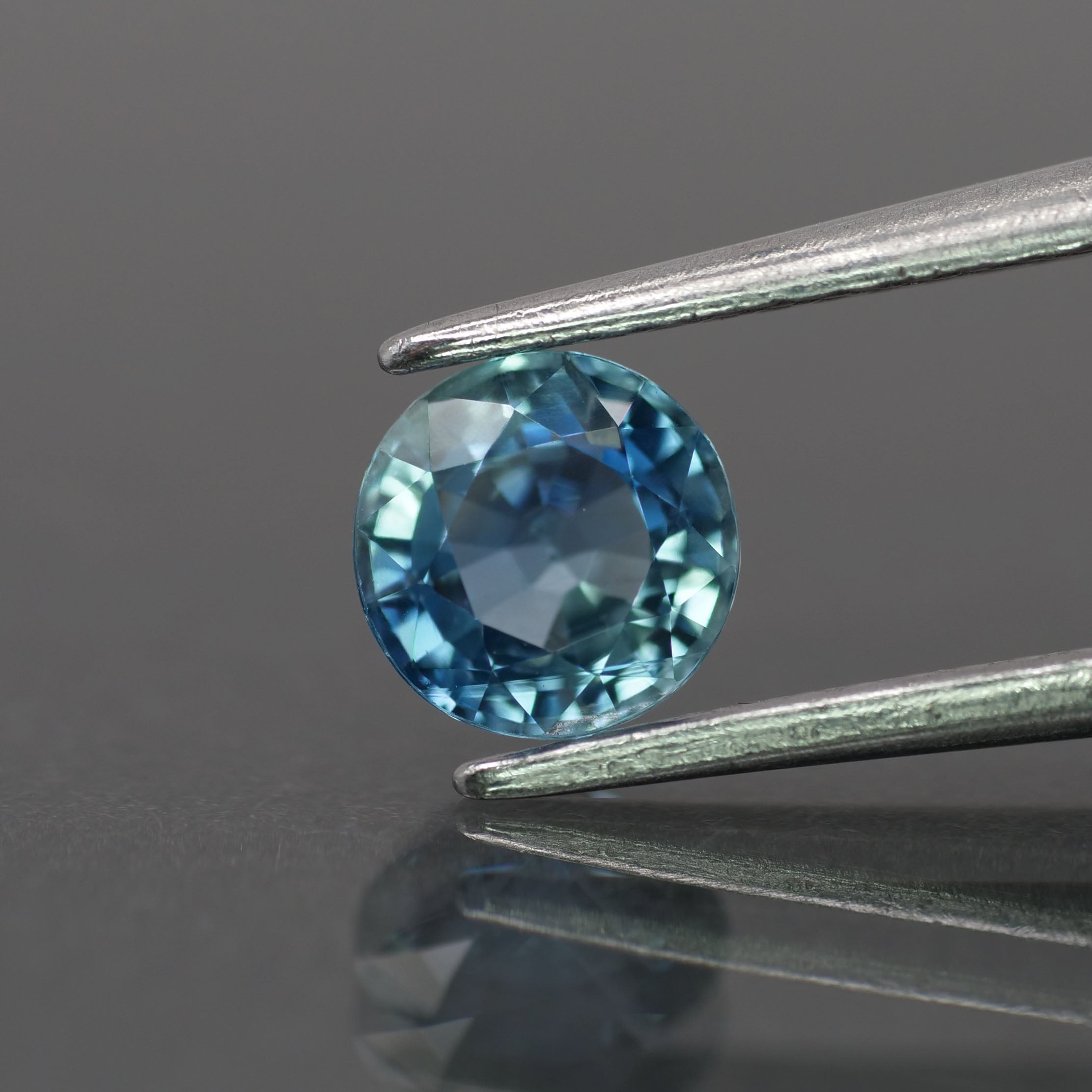 Sapphire | natural, light blue color, round-cut, 5.5mm, 0.9ct - Eden Garden Jewelry™