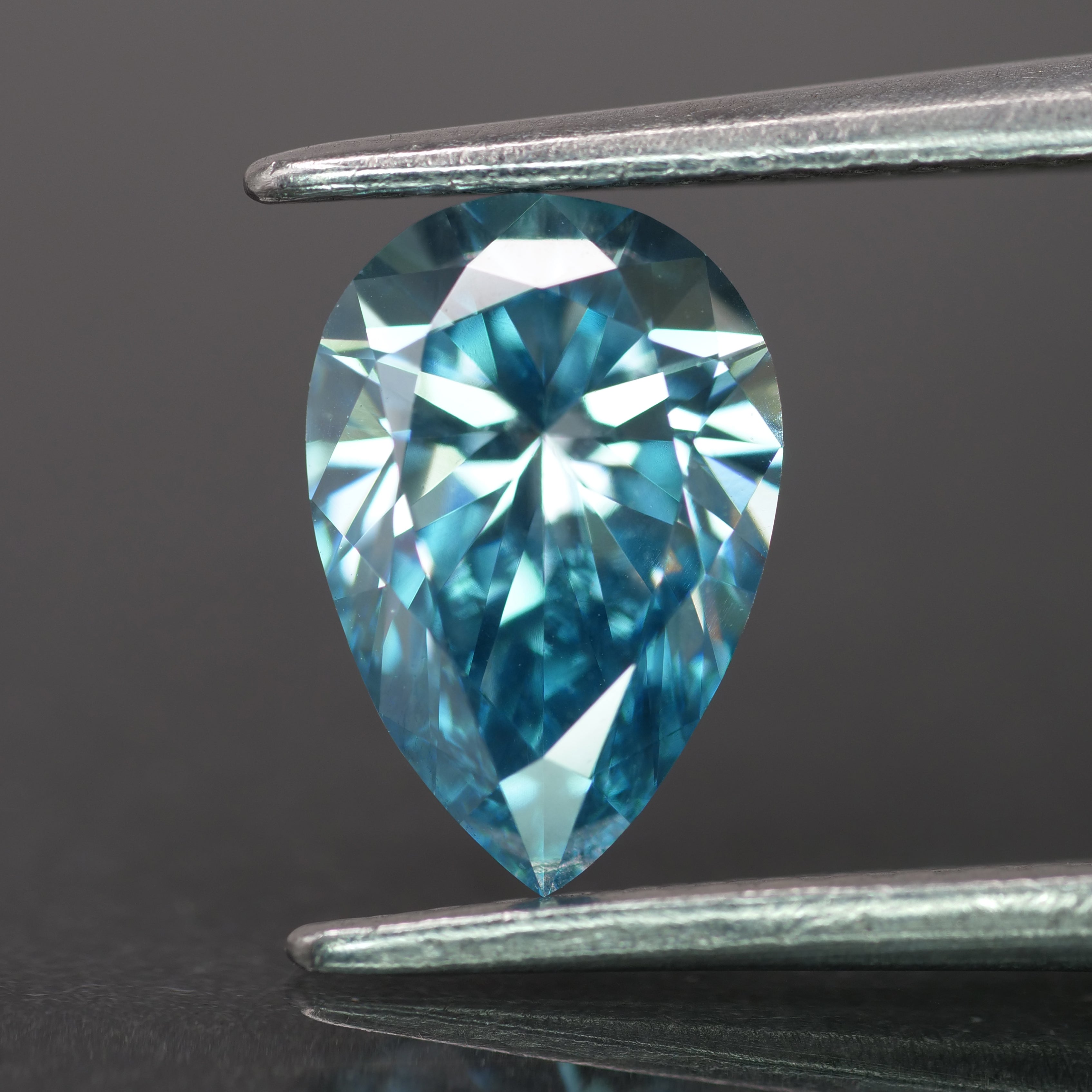 Lab grown diamond | IGI certified | pear-cut, 8.5x6mm, Fancy vivid blue color, VS 1, *1ct - Eden Garden Jewelry™