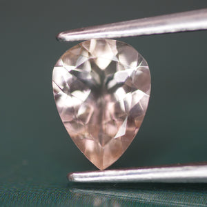 Morganite | natural, peach colour, pear cut 8x6 mm, VS, Madagascar 0.9ct - Eden Garden Jewelry™