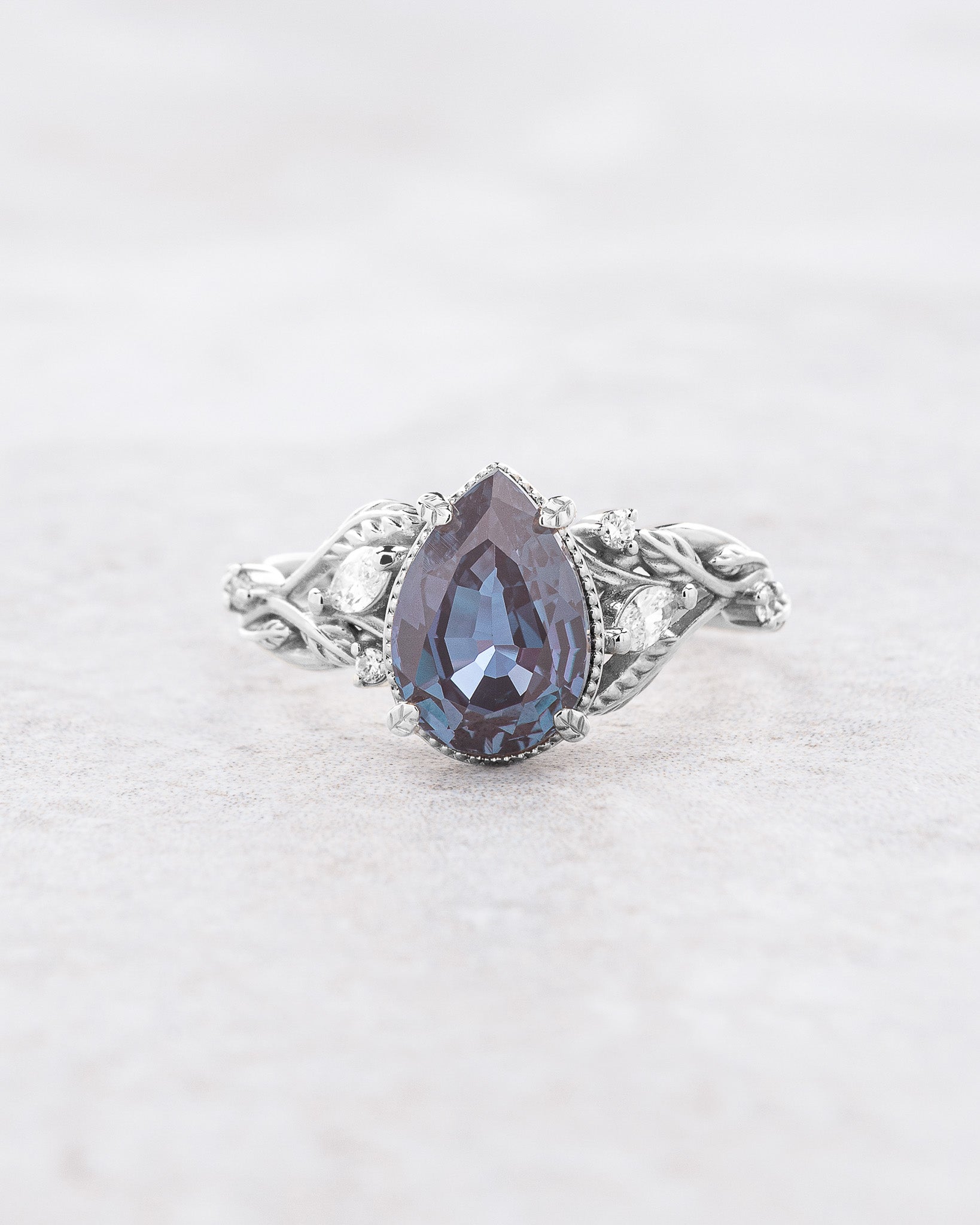 Patricia asymmetric | engagement ring setting for pear cut gemstone 10x7 mm - Eden Garden Jewelry™