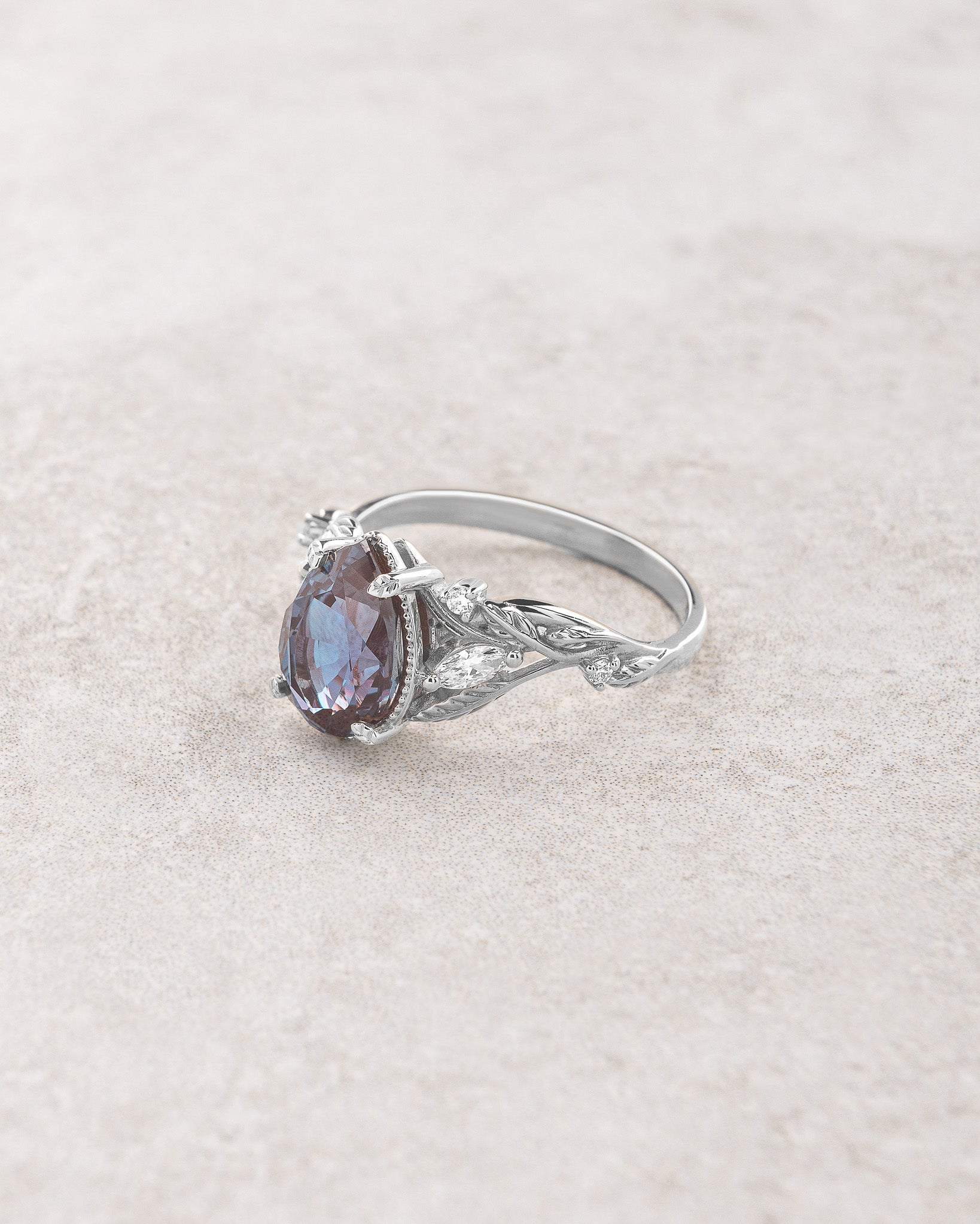 Patricia asymmetric | engagement ring setting for pear cut gemstone 10x7 mm - Eden Garden Jewelry™