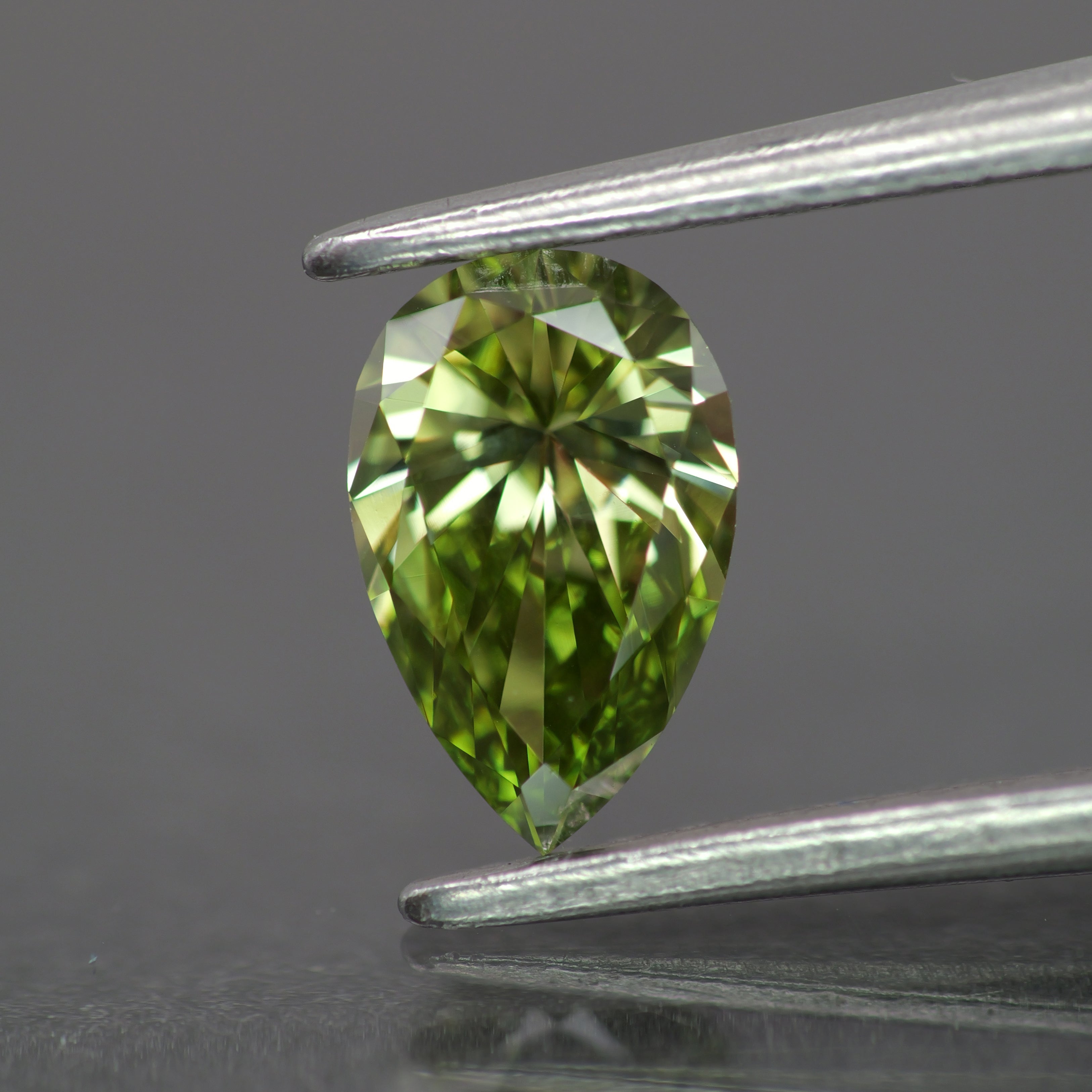 Lab grown diamond | IGI certified | pear-cut, 7x4.5mm, Fancy vivid green color, VS1, *0.5ct (Copy) - Eden Garden Jewelry™