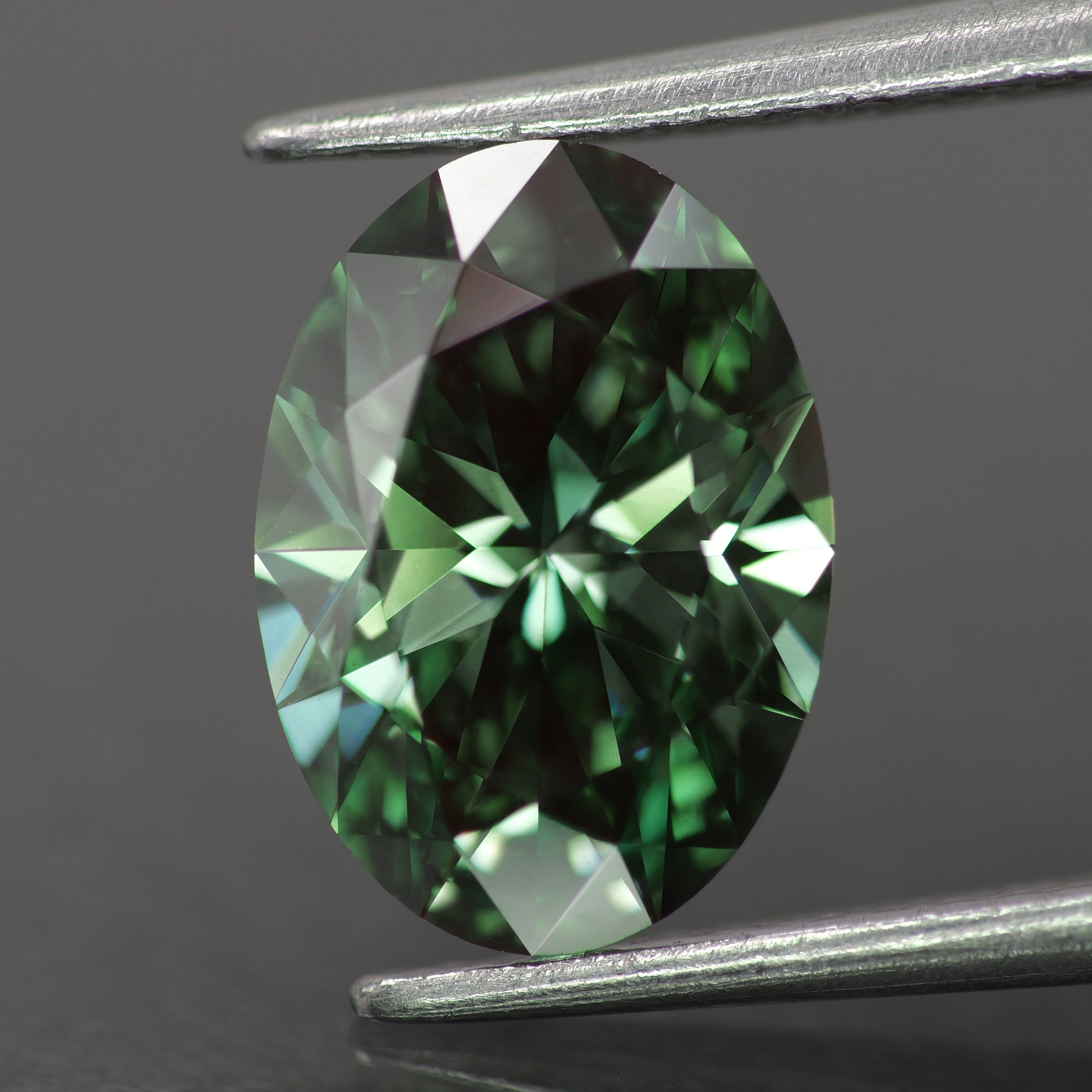 Lab grown diamond | IGI certified | oval-cut, *10x7mm, Fancy vivid green color, VS2, 2ct - Eden Garden Jewelry™
