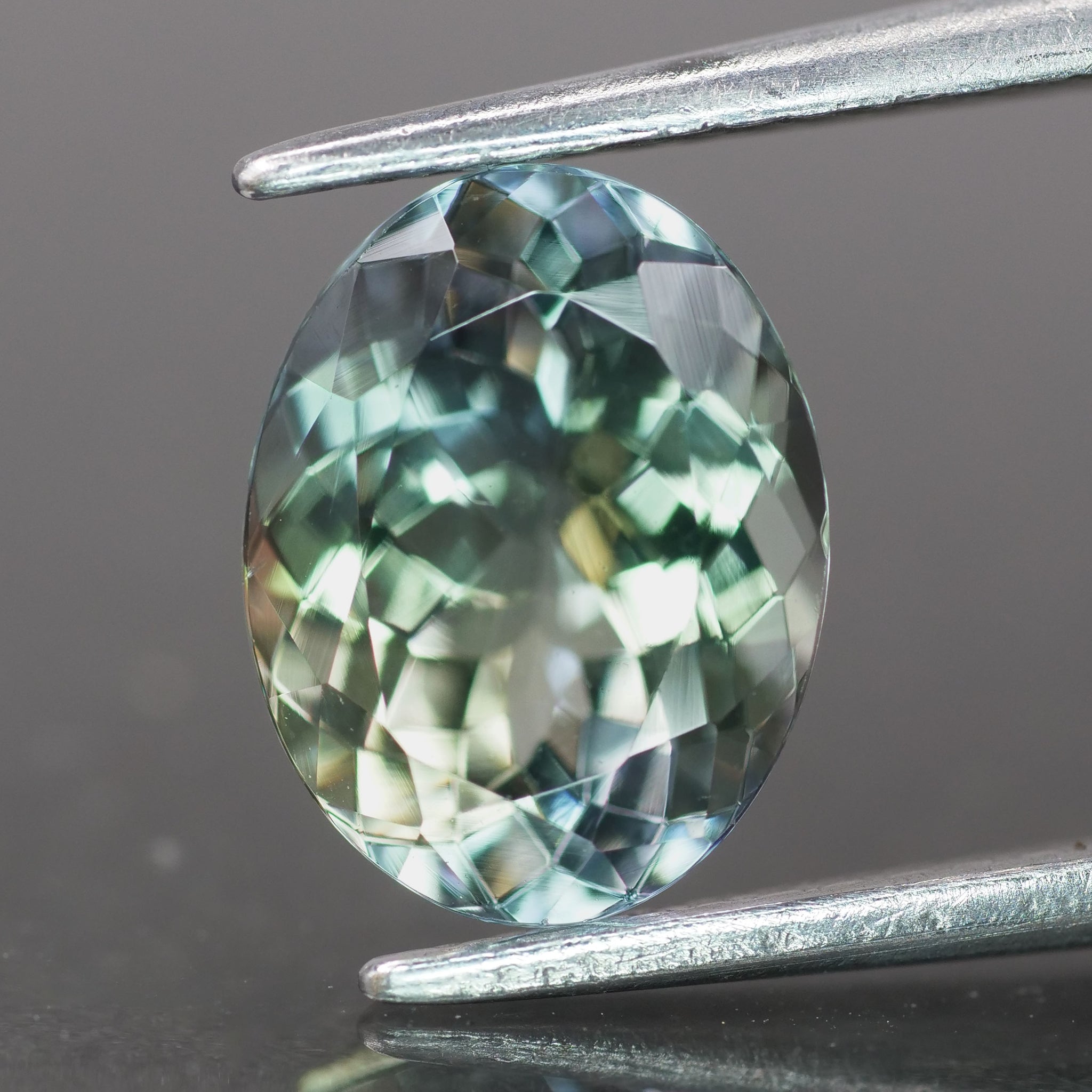 Tanzanite | natural, bi-colour: green, blue, oval cut 9x7 mm, 2.1 ct - Eden Garden Jewelry™