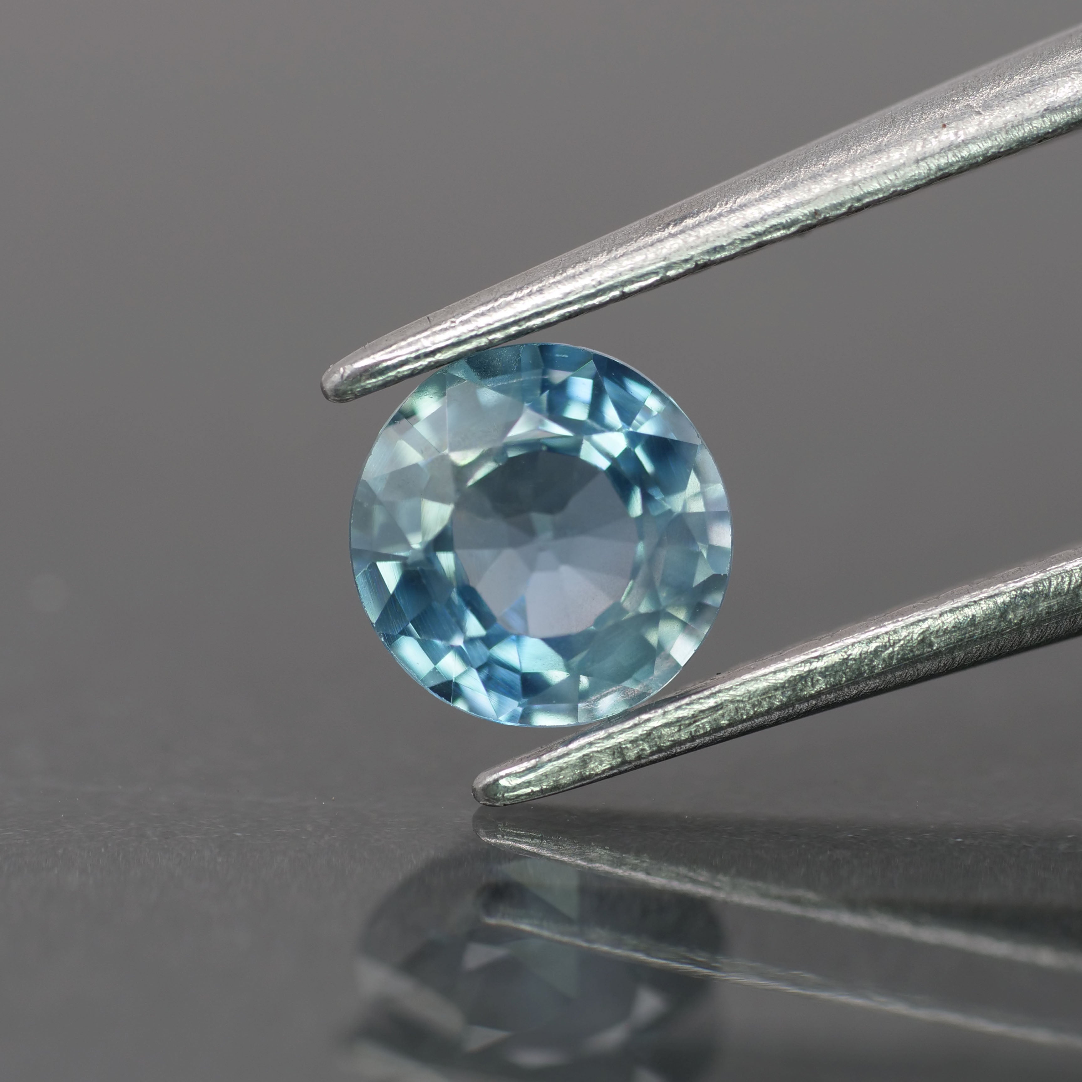 Sapphire | natural, light blue color, round-cut, 5.5mm, 0.8ct - Eden Garden Jewelry™