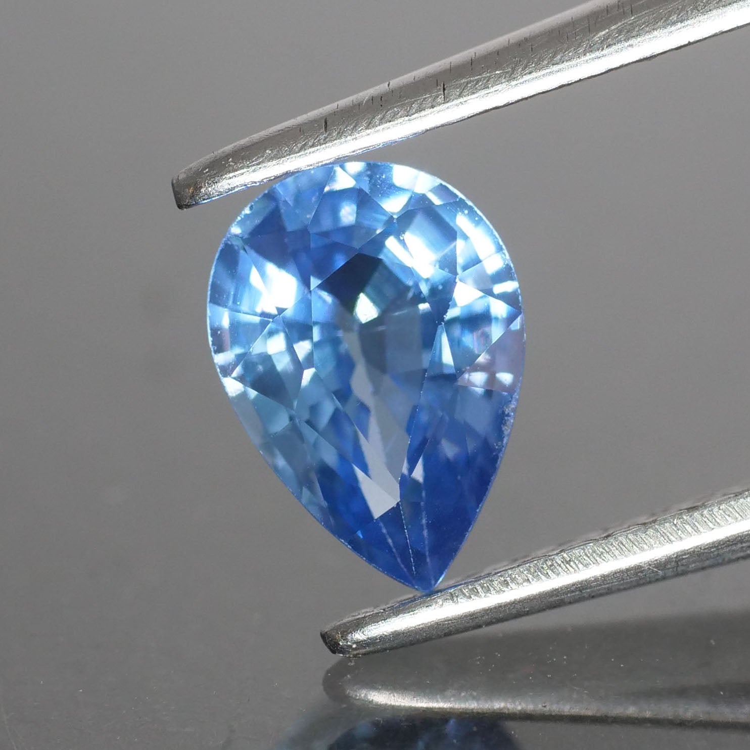 Blue Sapphire | natural, pear cut 7x5 mm, VS, 0.8 ct - Eden Garden Jewelry™