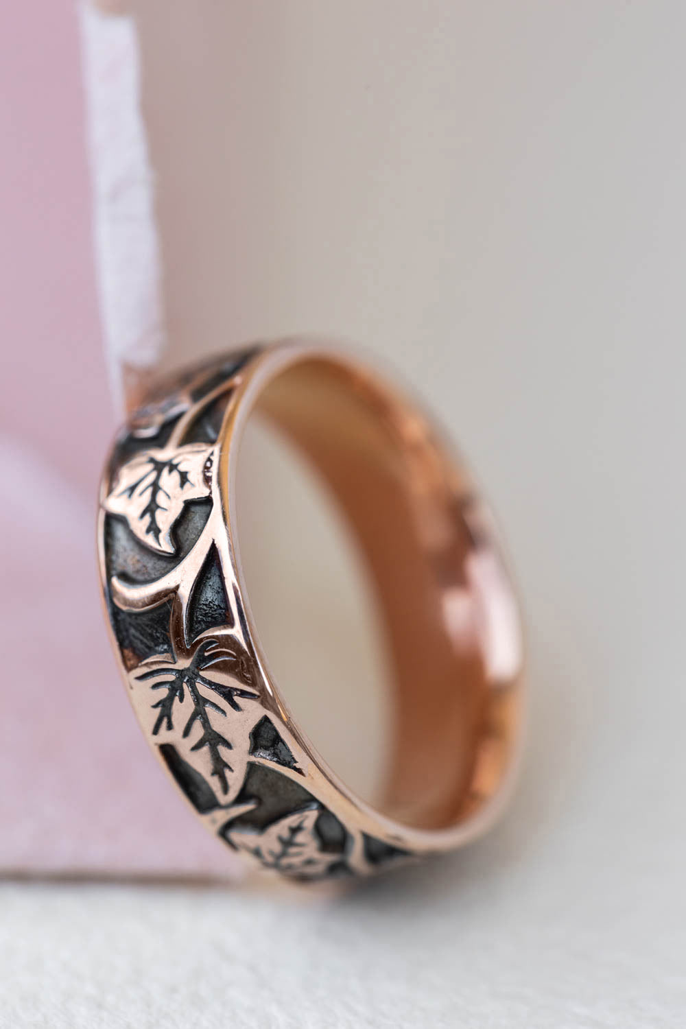 Gold ivy pattern wedding band, men's wedding band with leaf motif - Eden Garden Jewelry™