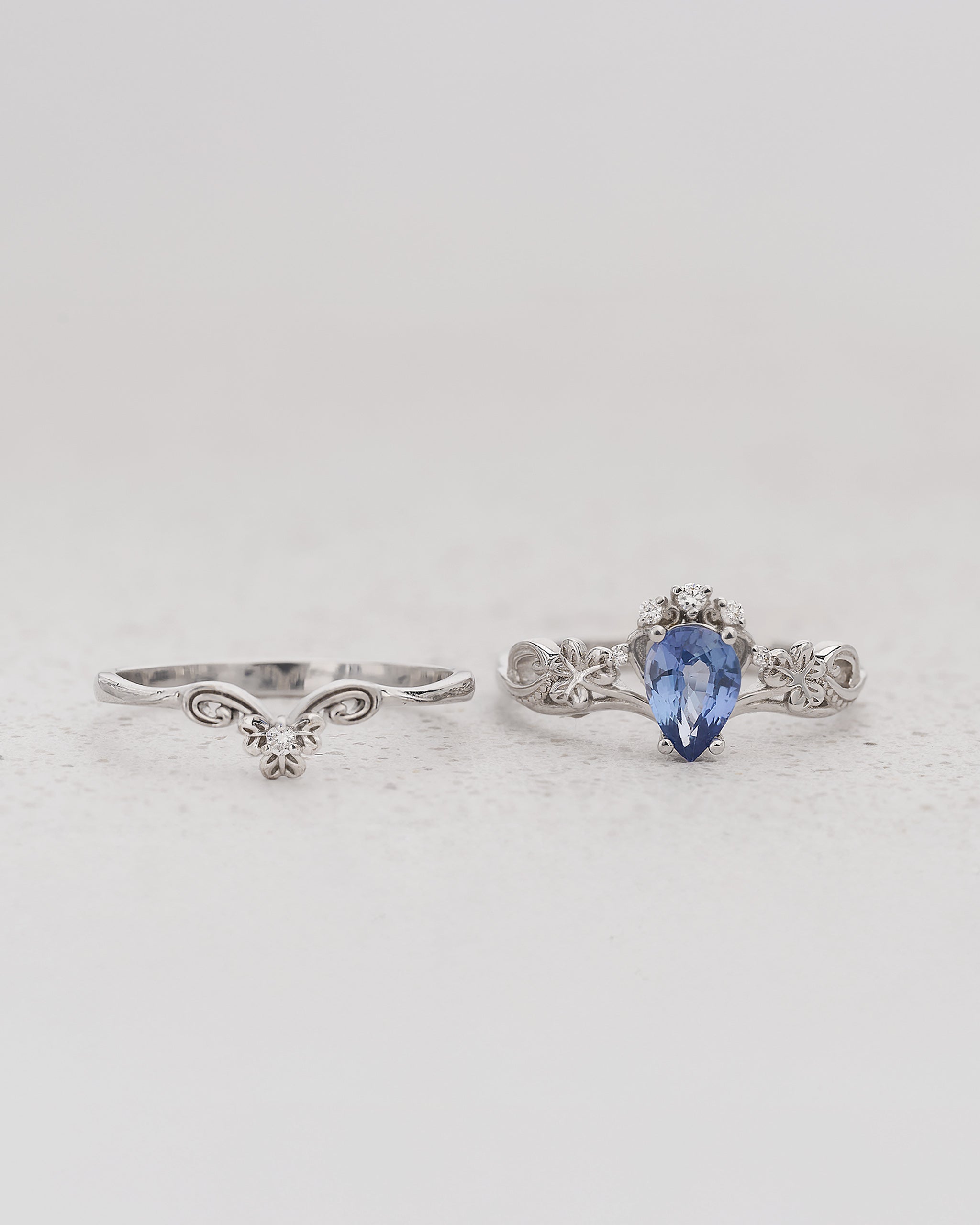 Clover Leaves Bridal Set with Blue Sapphire Engagement Ring / Horta - Eden Garden Jewelry™