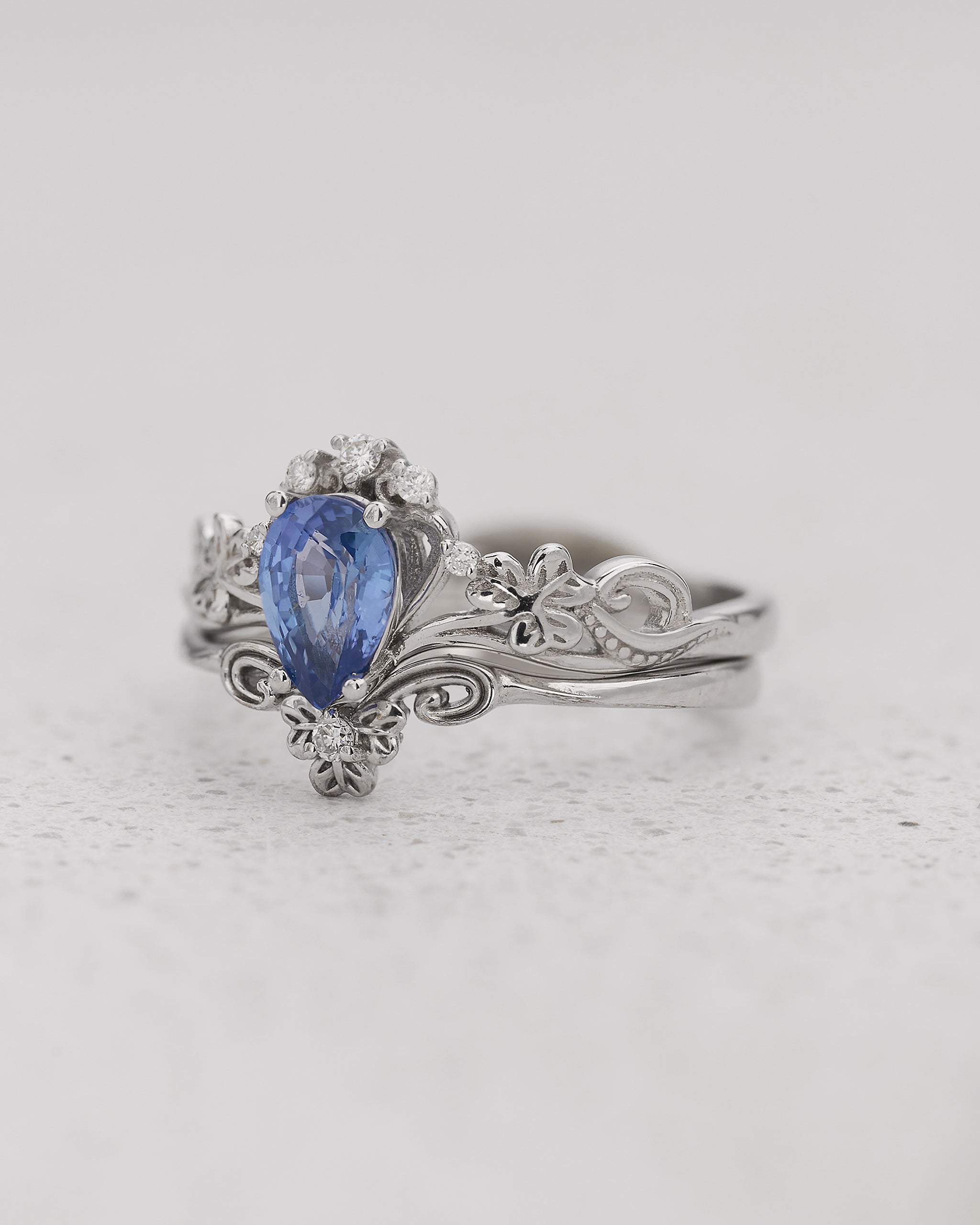 Clover Leaves Bridal Set with Blue Sapphire Engagement Ring / Horta - Eden Garden Jewelry™