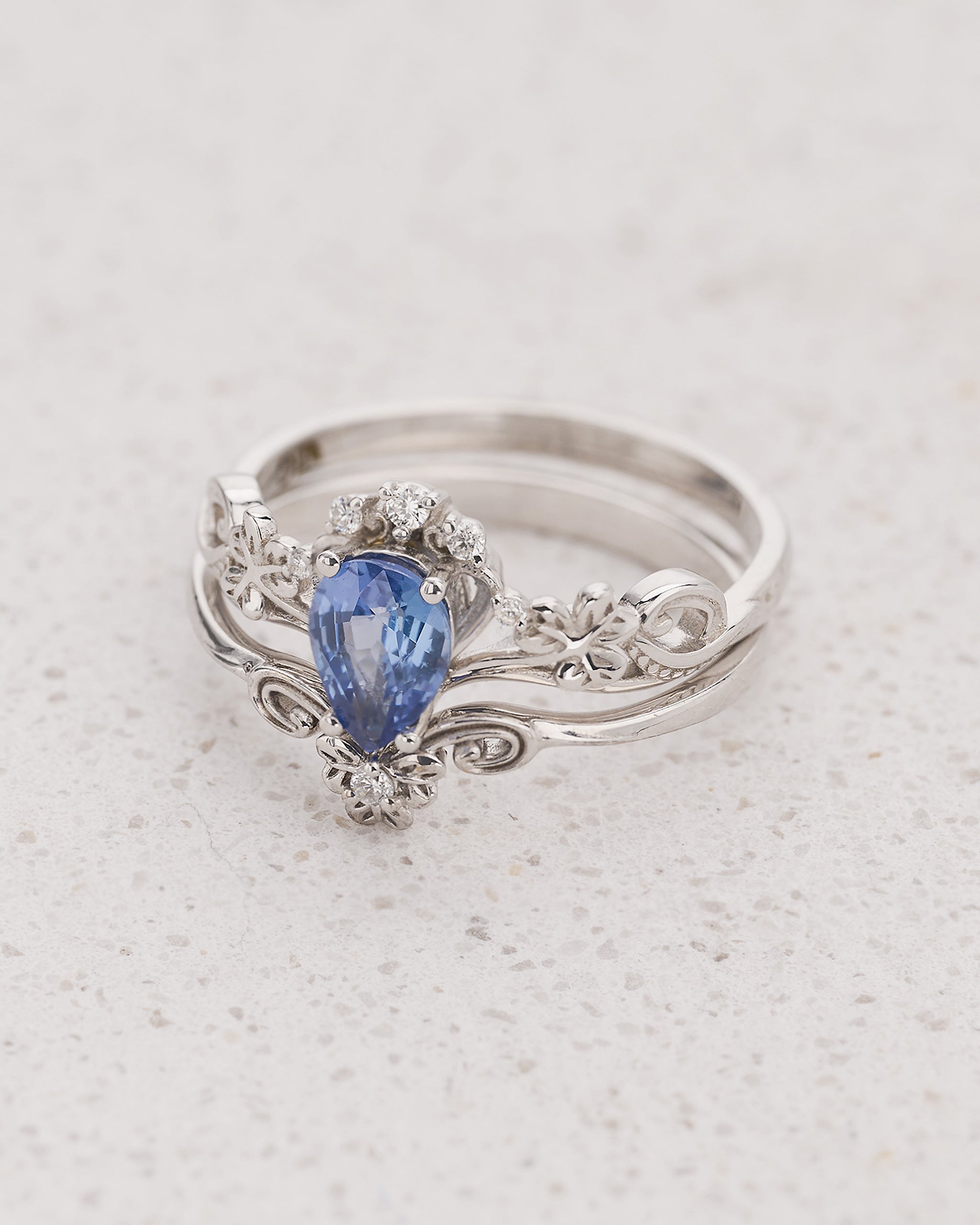 Clover Leaves Bridal Set with Blue Sapphire Engagement Ring / Horta - Eden Garden Jewelry™