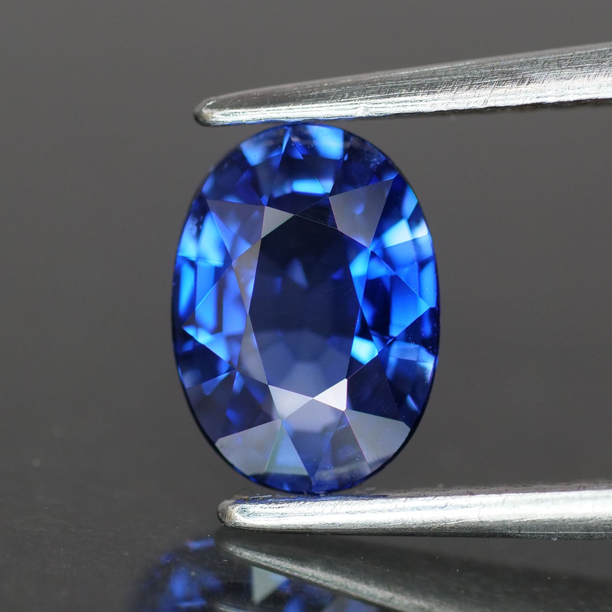 Sapphire | natural, diffusion, blue, oval cut 7.5x5.5 mm, VS, 1ct - Eden Garden Jewelry™