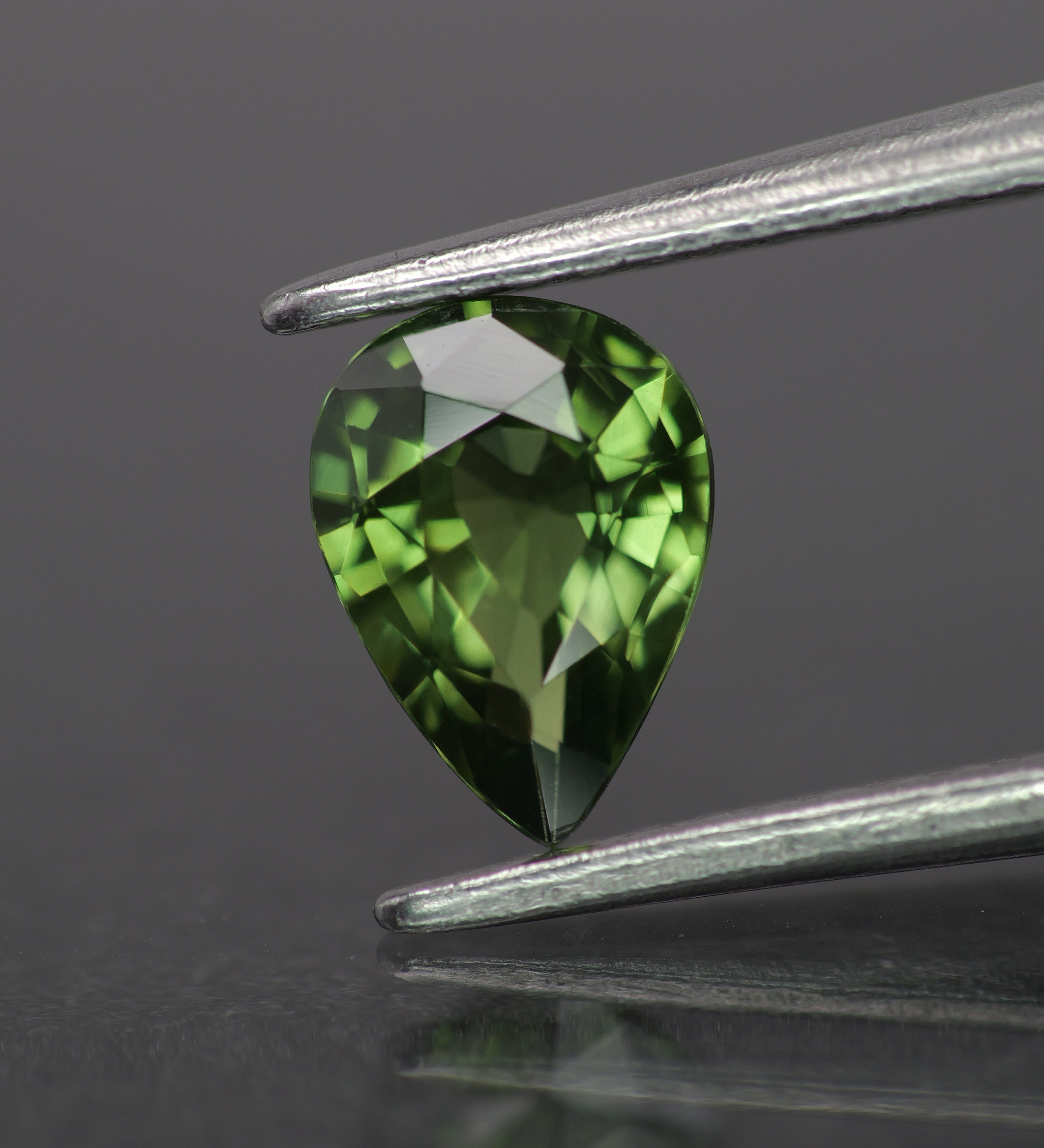 Sapphire | natural, green color, pear-cut, *7x5mm, 0.7ct - Eden Garden Jewelry™