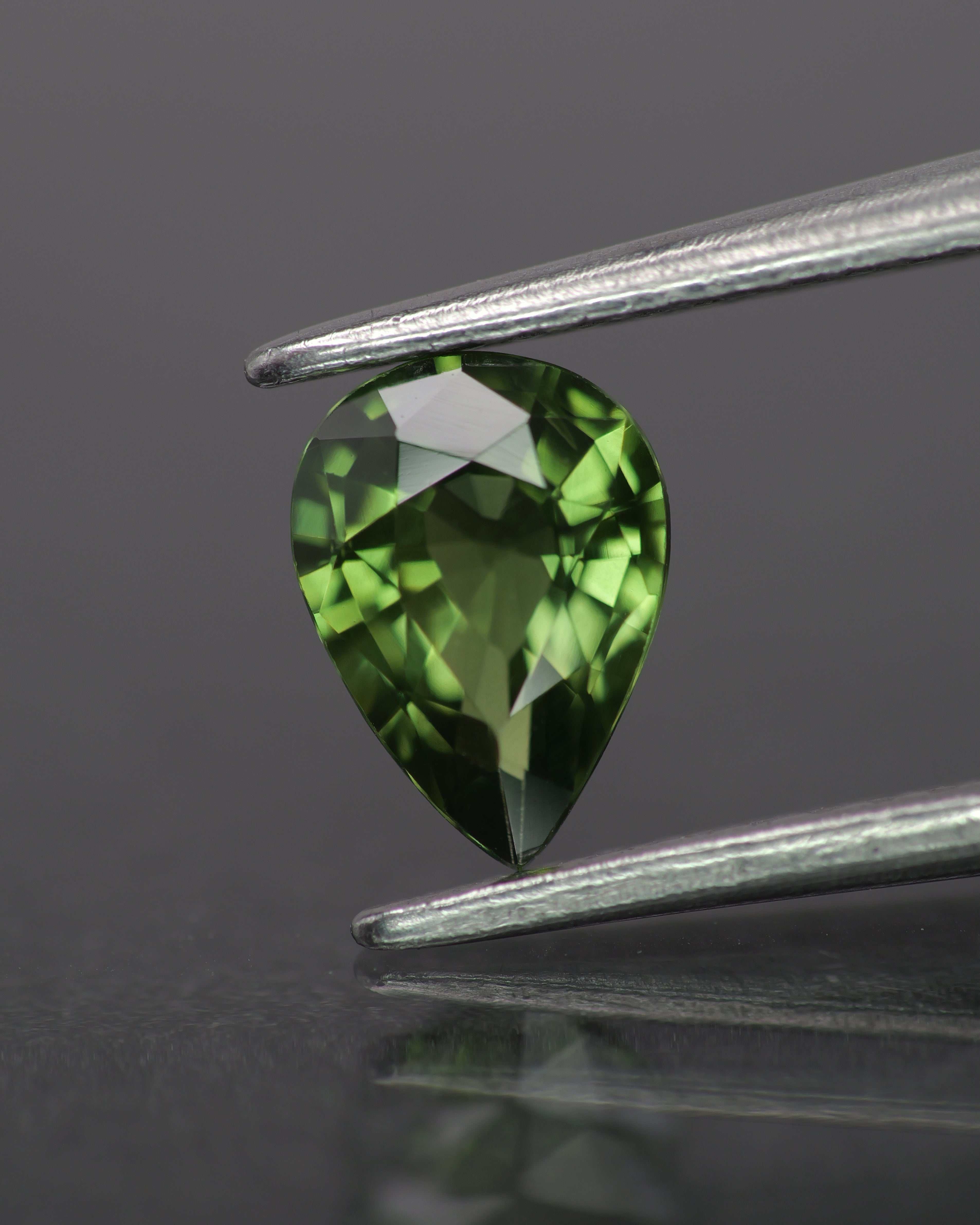 Sapphire | natural, green color, pear-cut, *7x5mm, 0.7ct - Eden Garden Jewelry™