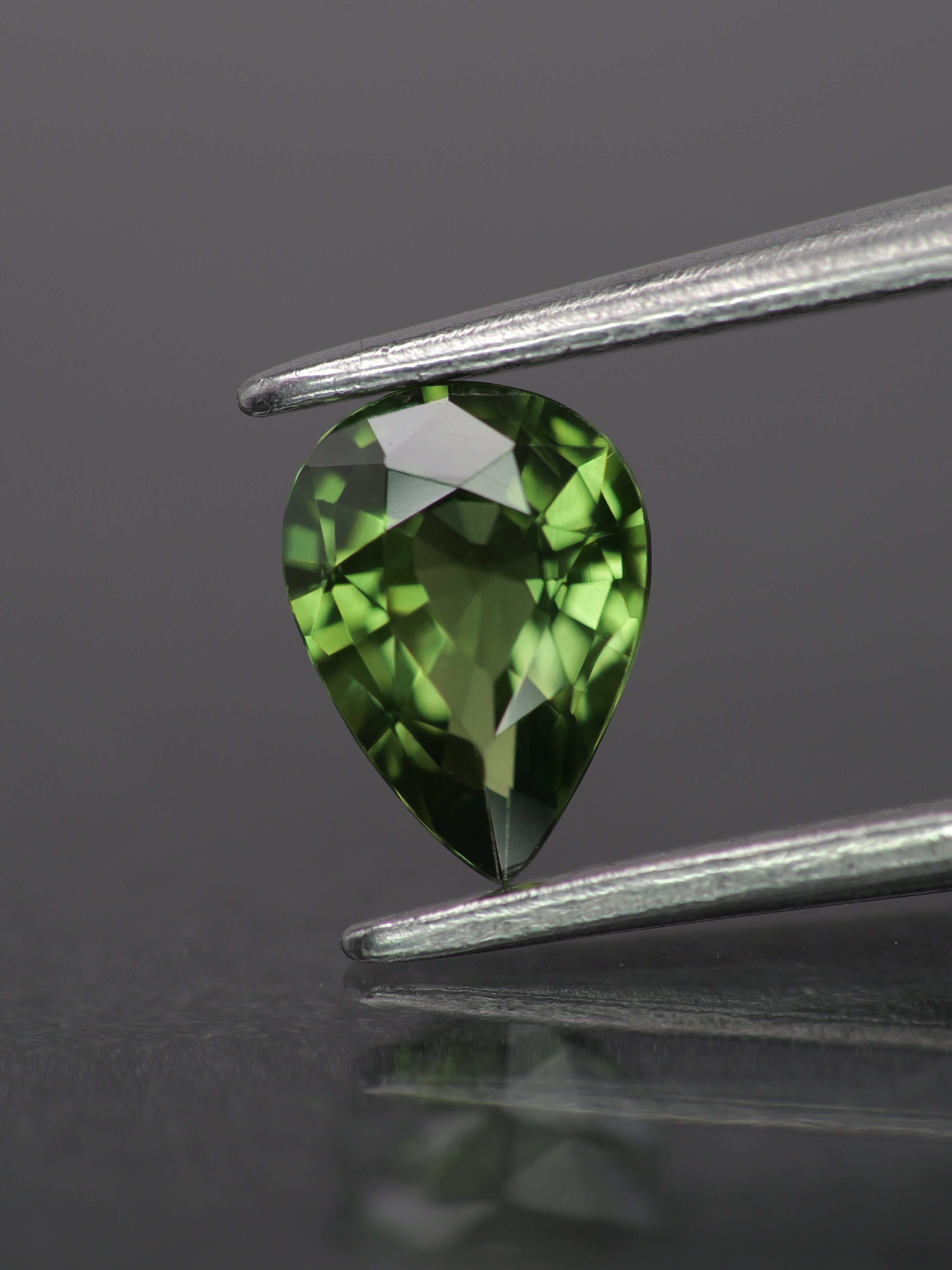 Sapphire | natural, green color, pear-cut, *7x5mm, 0.7ct - Eden Garden Jewelry™
