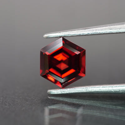 Garnet | red color, hexagon-cut, 6mm, 1.2ct - Eden Garden Jewelry™