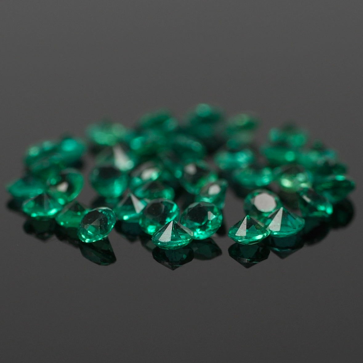 Emerald | lab-grown, green color, round-cut, accent stone - Eden Garden Jewelry™