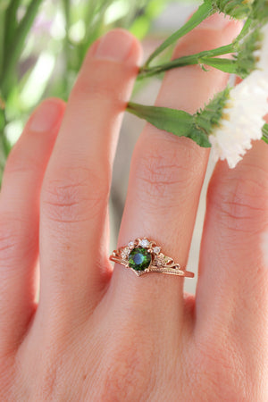 Ariadne | engagement ring, 5 mm central gemstone