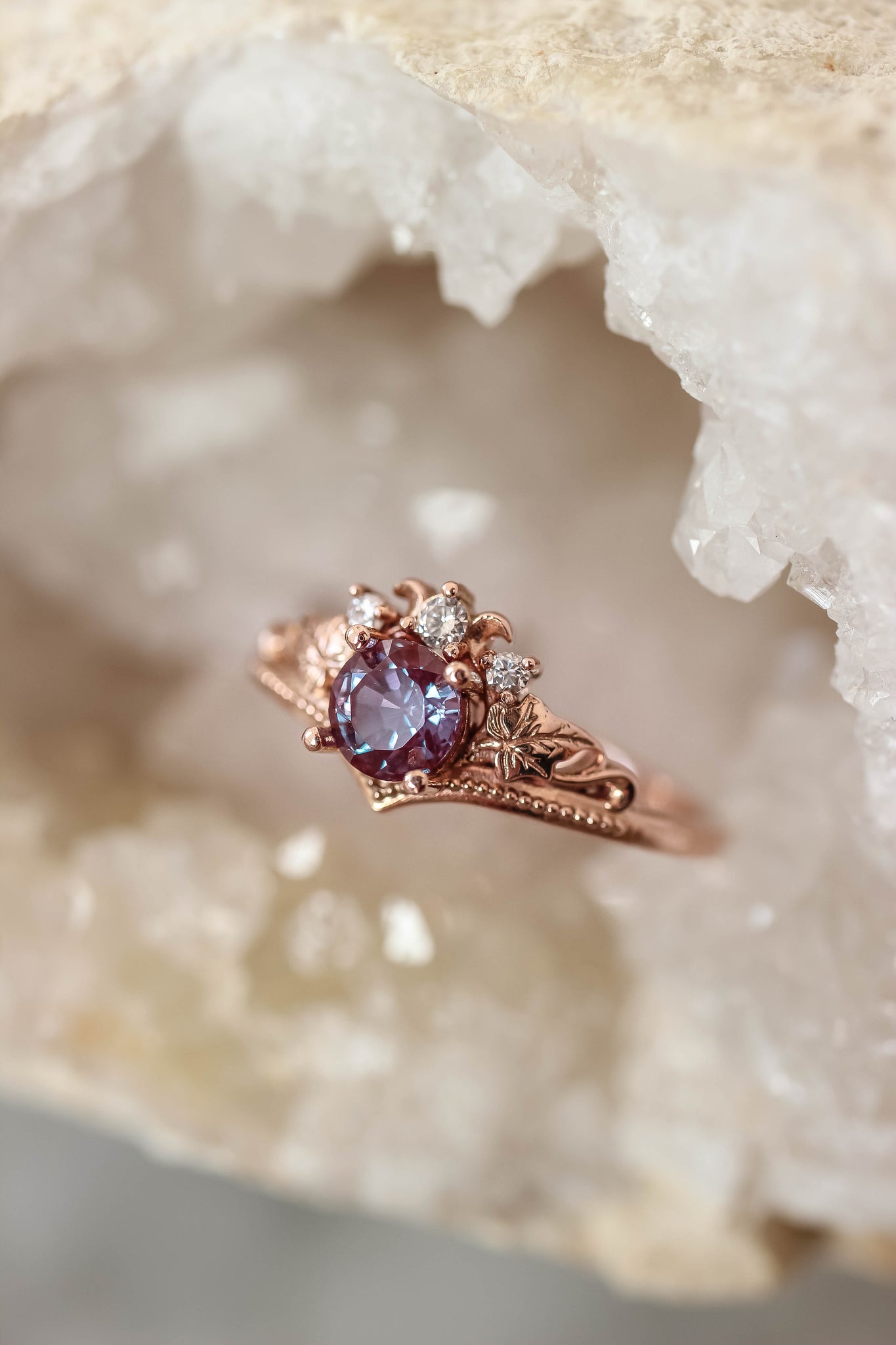 Ariadne | engagement ring, 5 mm central gemstone