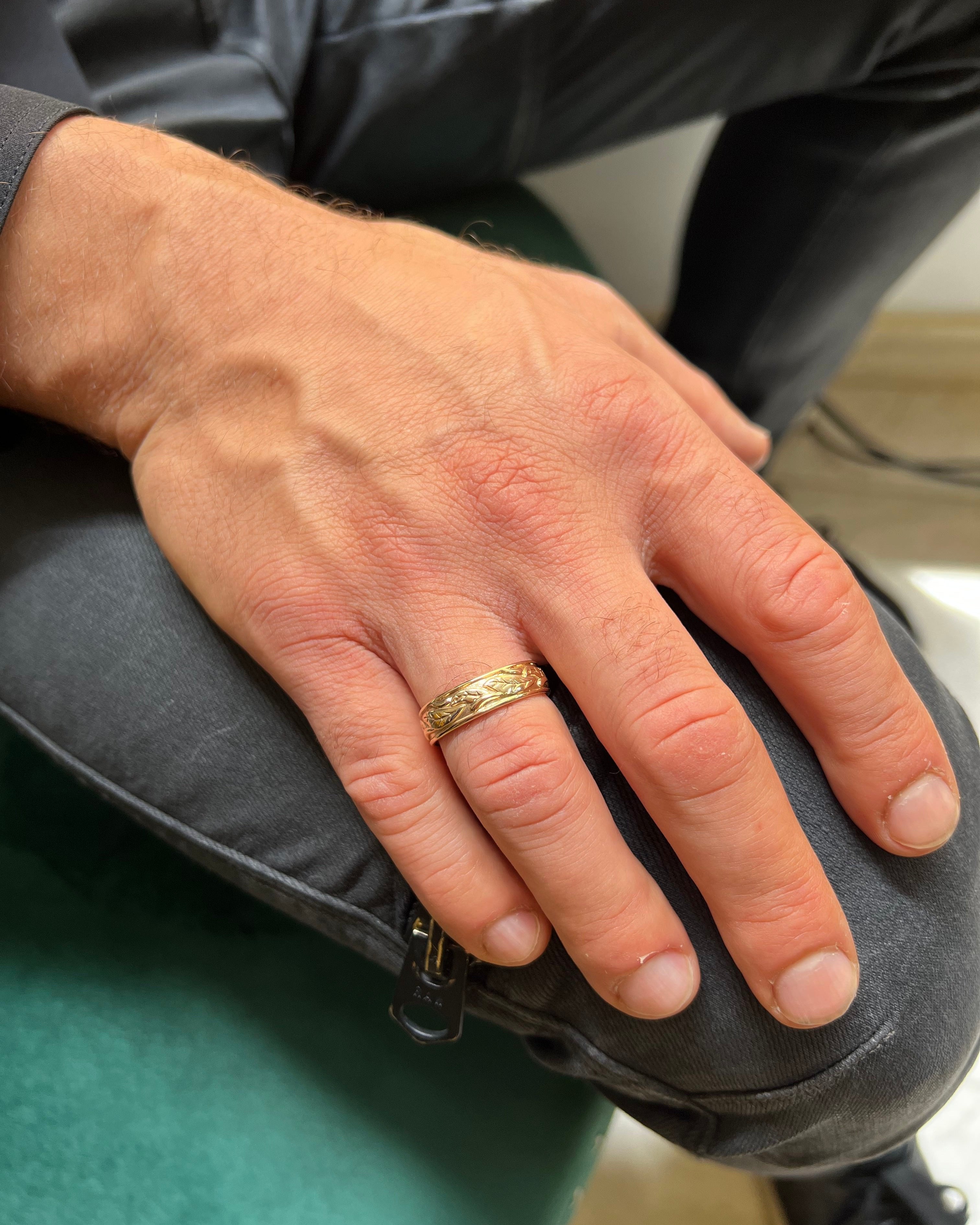 Mens Gold Wedding Ring On Hand Best Do Guys Wear Wedding Rings On