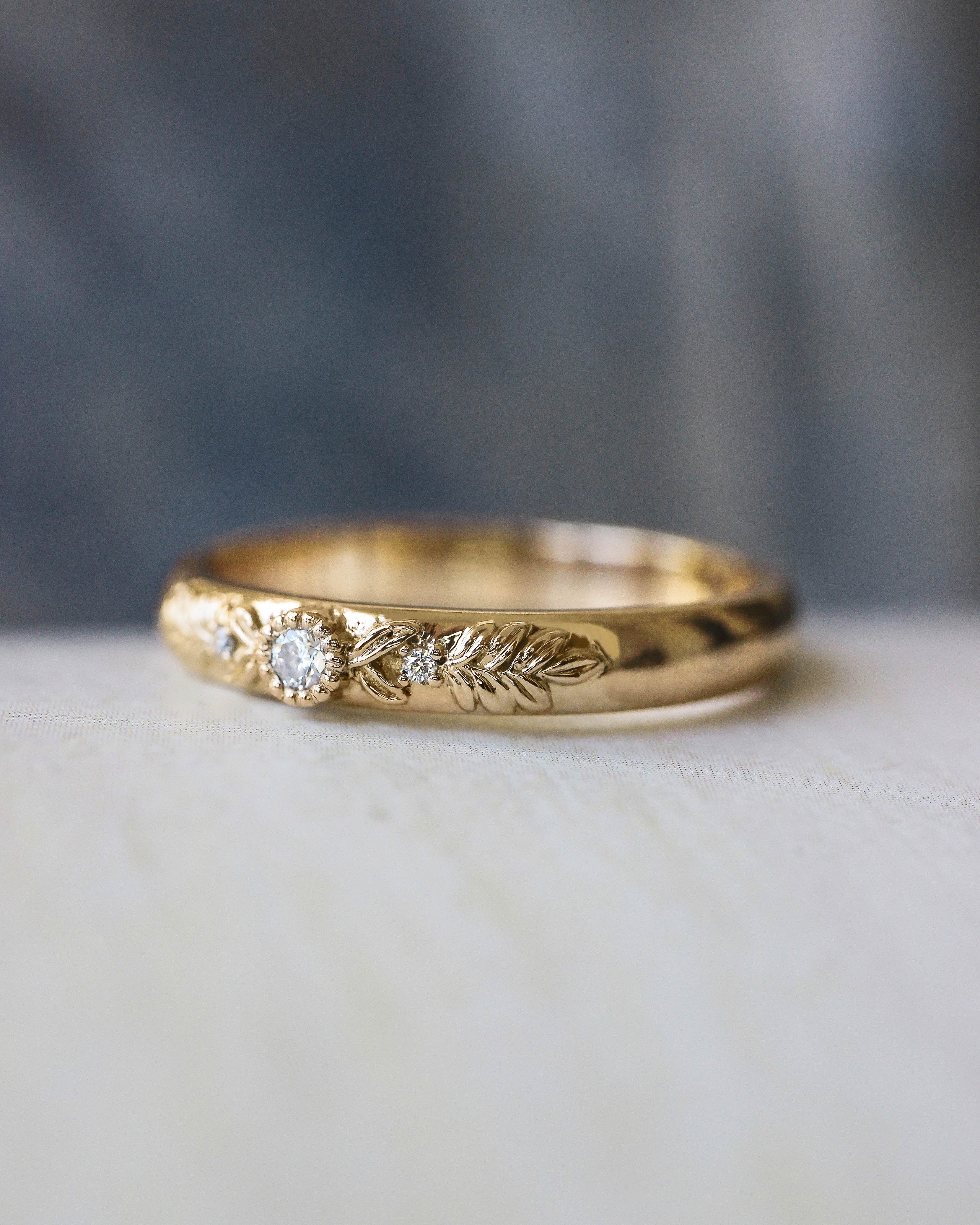 Wreath wedding band with three gemstones - Eden Garden Jewelry™