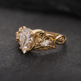 Engagement Ring with Pear-cut Lab-grown Diamond / Ikar