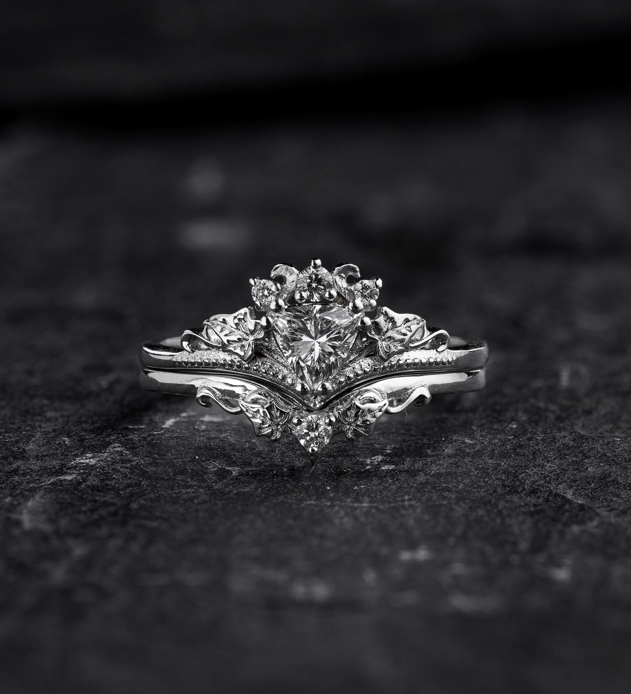 Ivy Leaves Bridal Set with Trillion-Cut  (Lab-grown) Diamond / Ariadne - Eden Garden Jewelry™