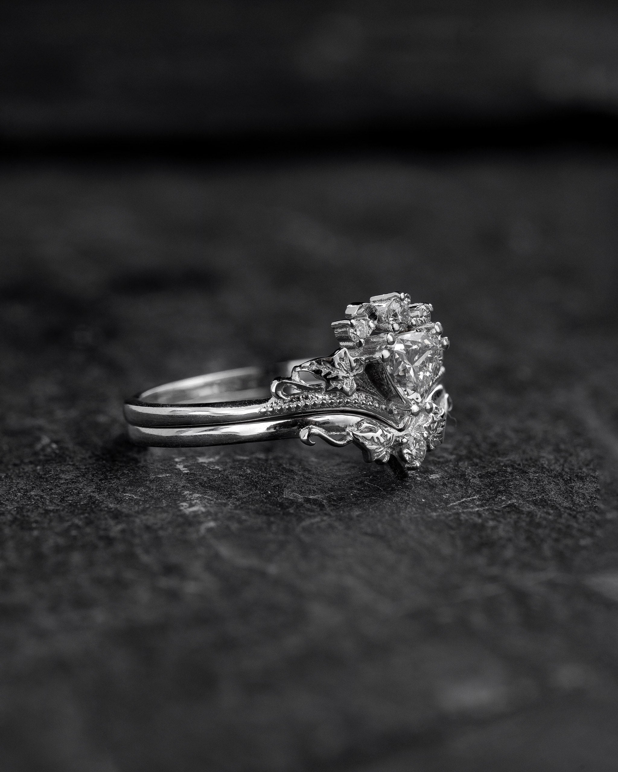 Ivy Leaves Bridal Set with Trillion-Cut  (Lab-grown) Diamond / Ariadne - Eden Garden Jewelry™