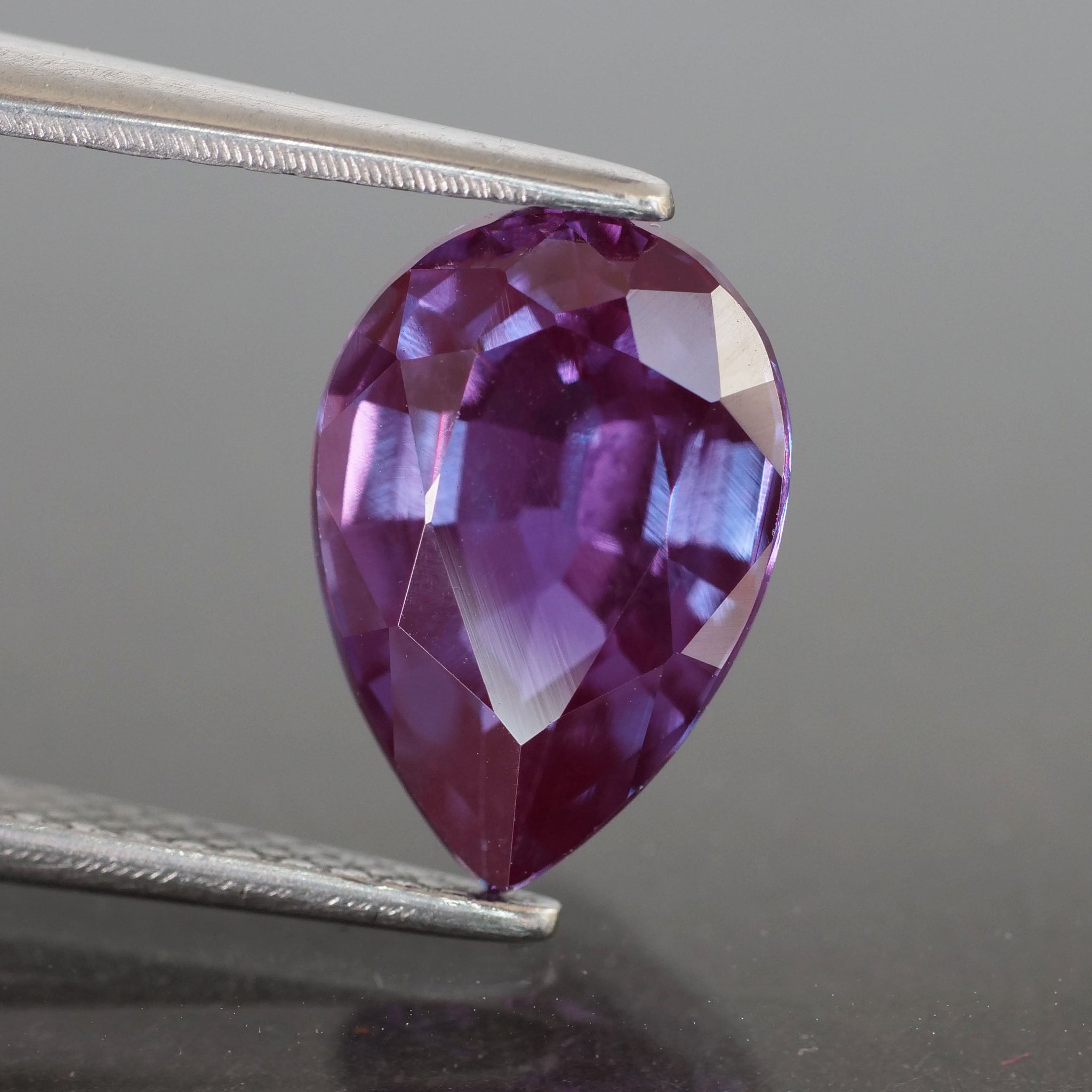 Alexandrite | lab created, colour changing, pear cut 10x7mm, 2.30 ct - Eden Garden Jewelry™