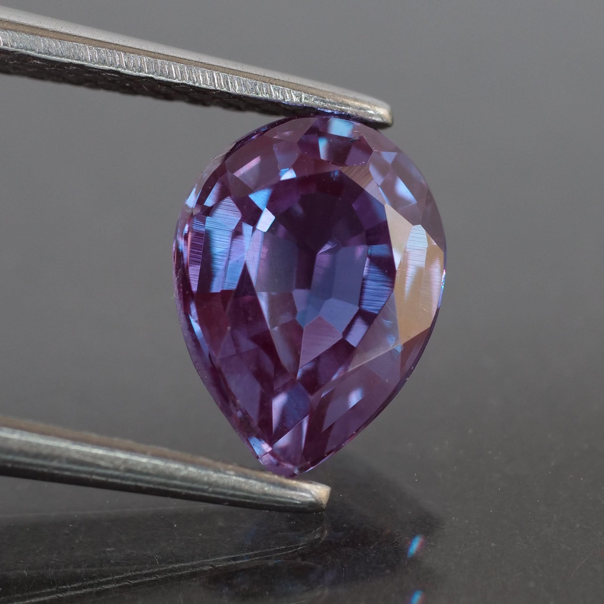 Alexandrite | lab created, colour changing, pear cut 8x6mm, 1.45ct - Eden Garden Jewelry™