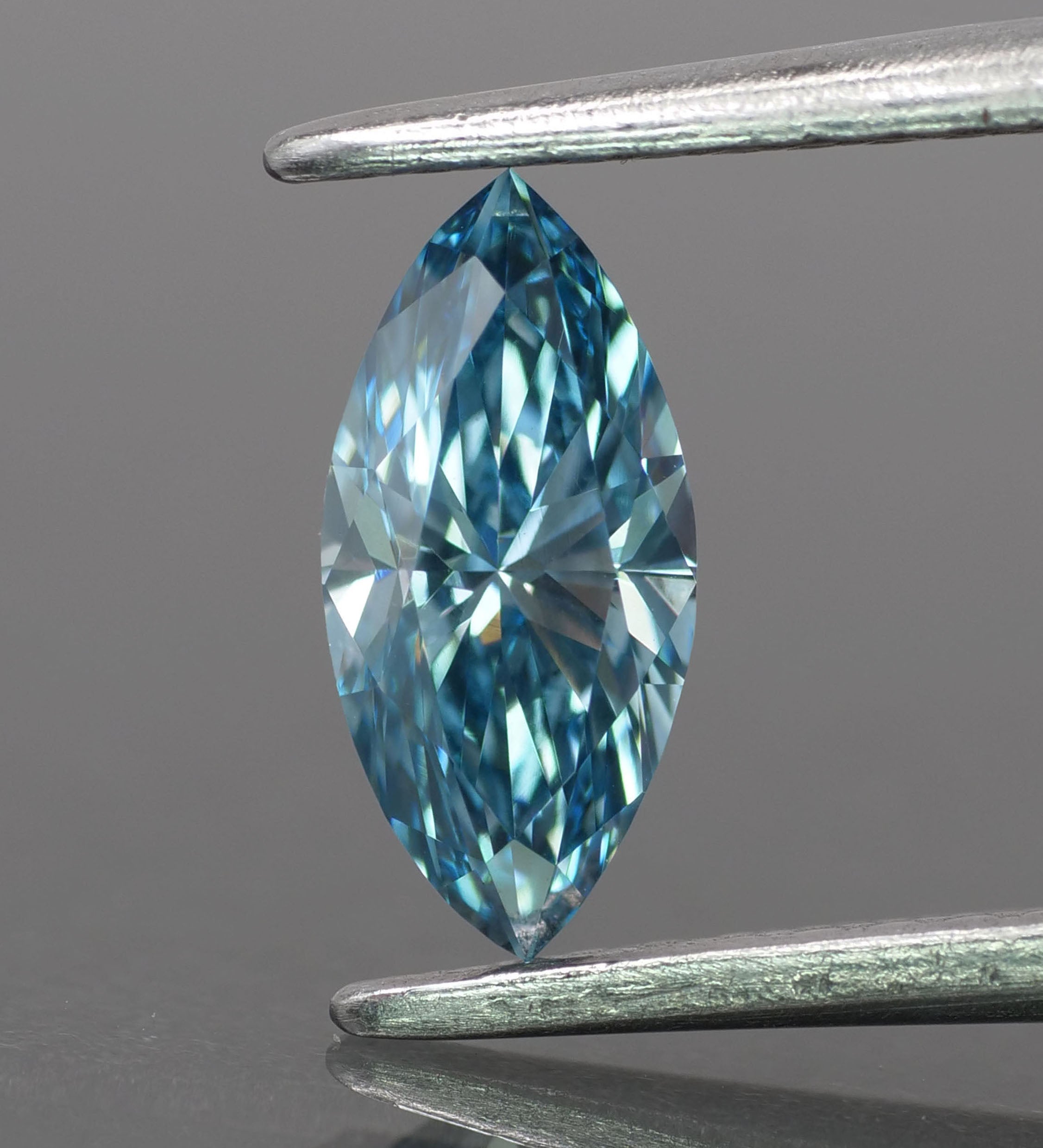 Lab grown diamond | IGI certified | marquise-cut, *10x5mm, Fancy vivid blue color, VS-VVS, *0.8ct - Eden Garden Jewelry™