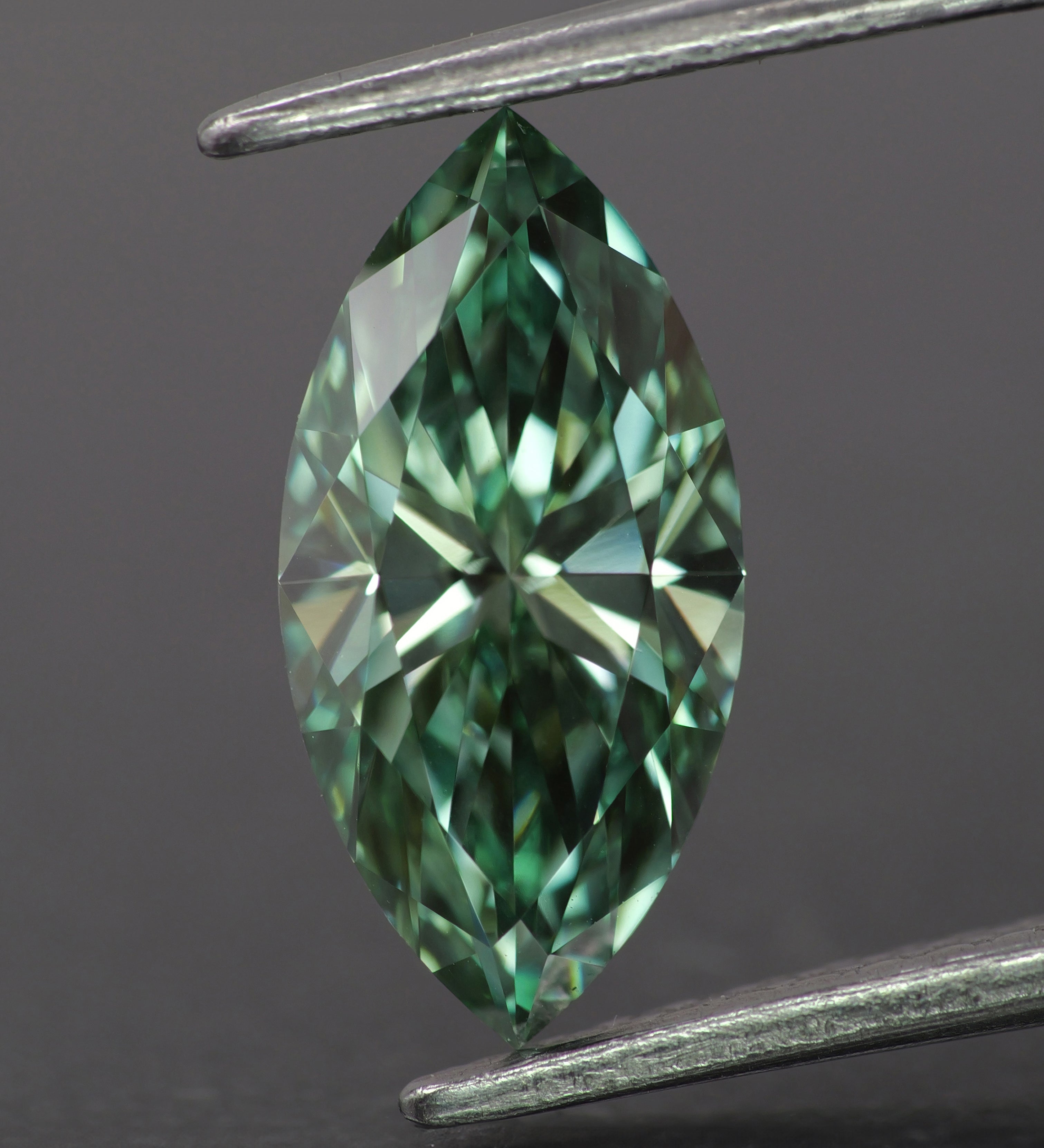 Lab grown diamond | IGI certified | marquise-cut, *13x6.5mm, Fancy vivid green color, VS-VVS, *2ct - Eden Garden Jewelry™
