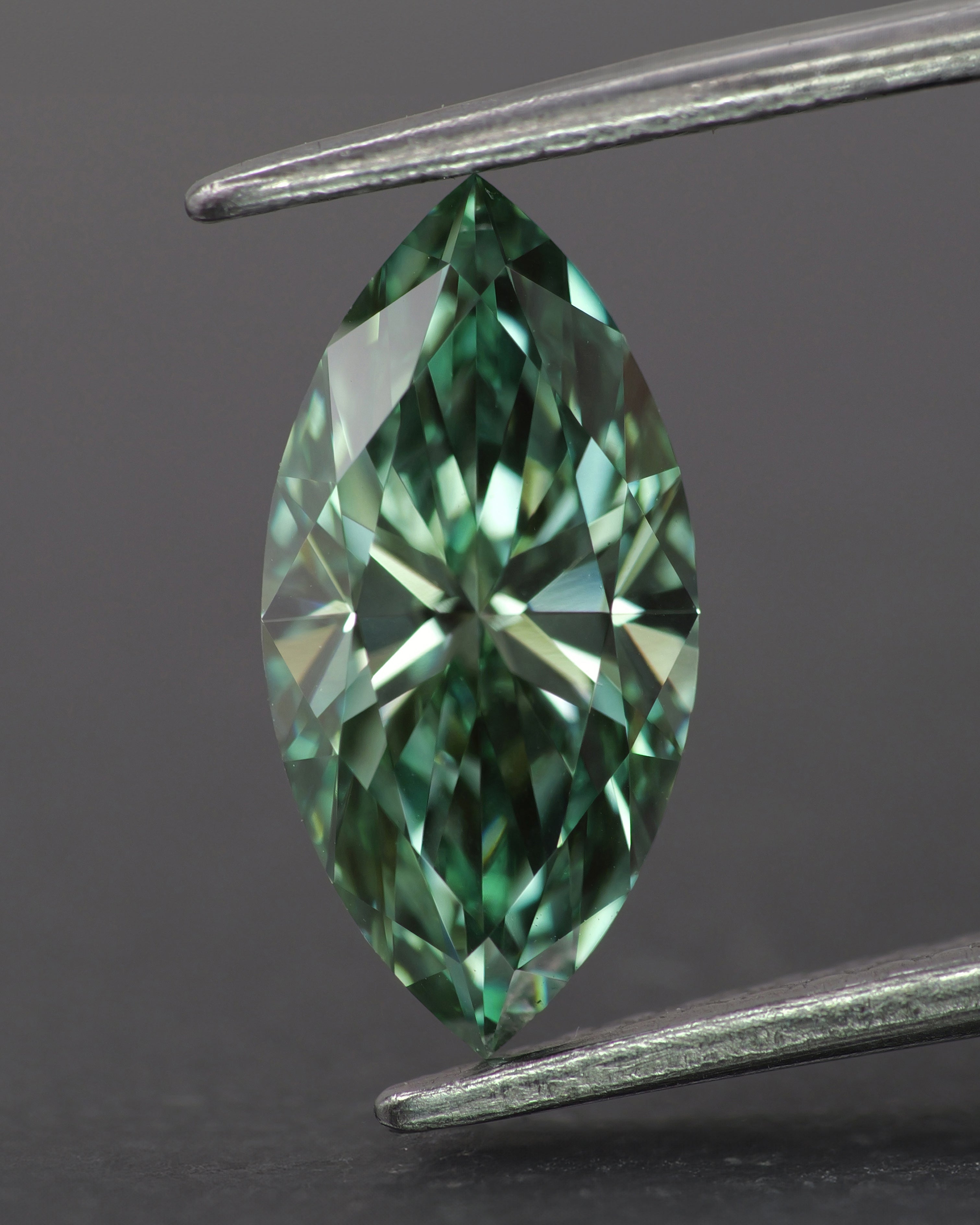 Lab grown diamond | IGI certified | marquise-cut, *13x6.5mm, Fancy vivid green color, VS-VVS, *2ct - Eden Garden Jewelry™